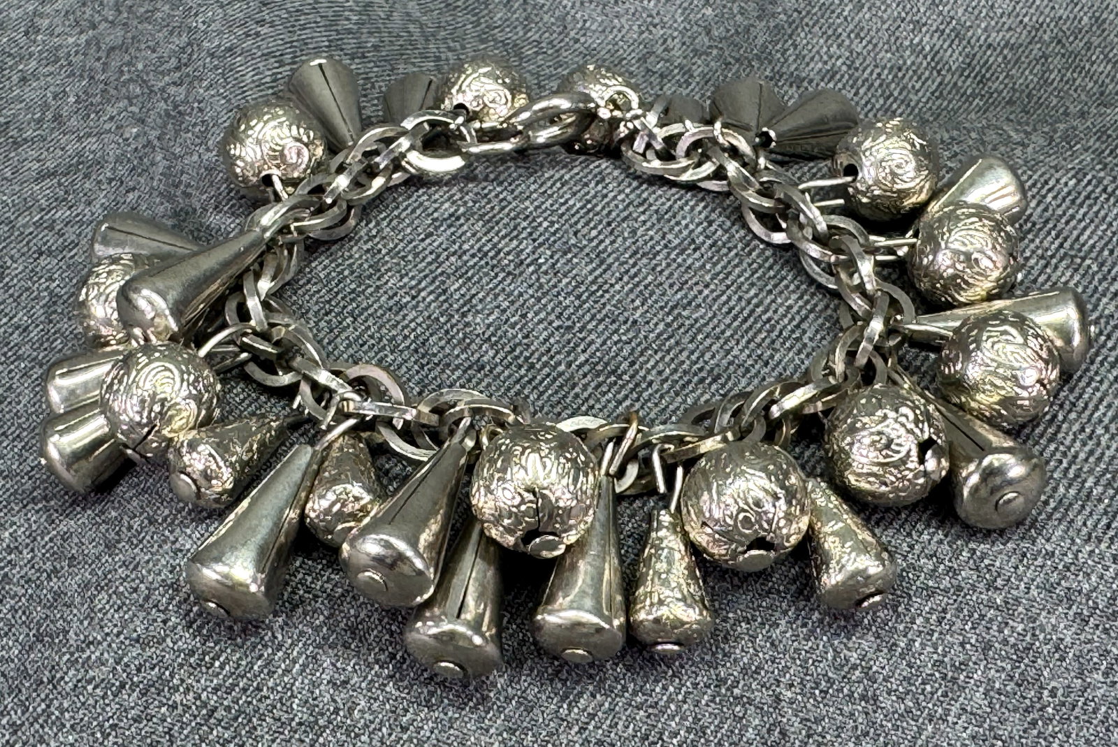 Vintage silver-toned textured & drop charms cha-cha bracelet (1 of 7)