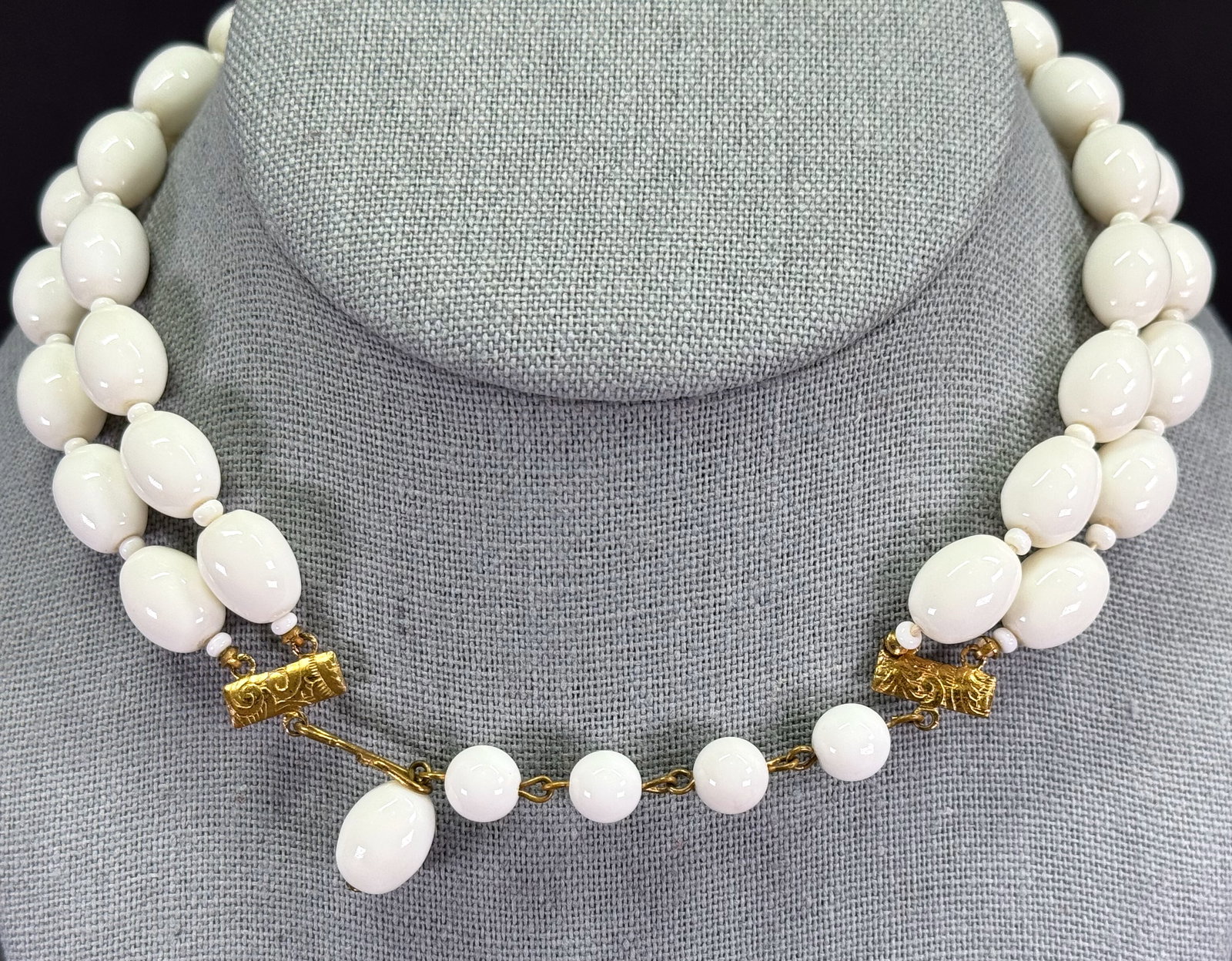 Vintage white plastic beads 2 strands collar necklace: IN HOUSE FLAT SHIPPING & HANDLING COST WITHIN ALL THE U.S. : 7 To bypass LiveShipping, and use our In-House shipping service for 7 or shipping combined for multiple lots, please select “Arrange Your