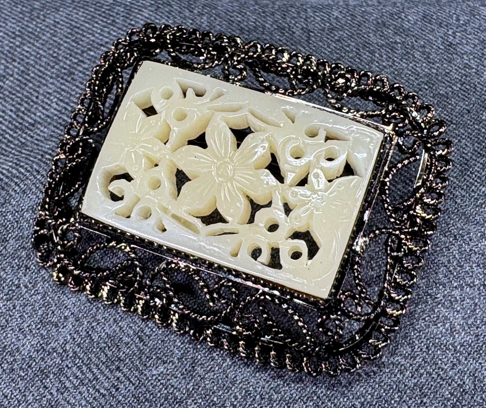 Vintage flowers & leaves resin in a coppered filigree setting brooch pin (1 of 6)