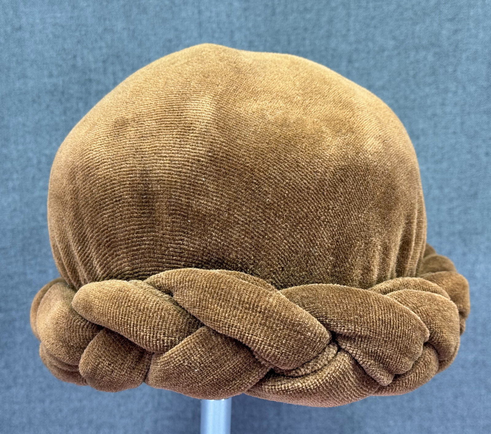 Vintage Fashioned by Marguerite braided trim brownish velvet hat: IN HOUSE FLAT SHIPPING & HANDLING COST WITHIN ALL THE U.S. : 10 To bypass LiveShipping, and use our In-House shipping service for 10 or shipping combined for multiple lots, please select “Arrange Yo