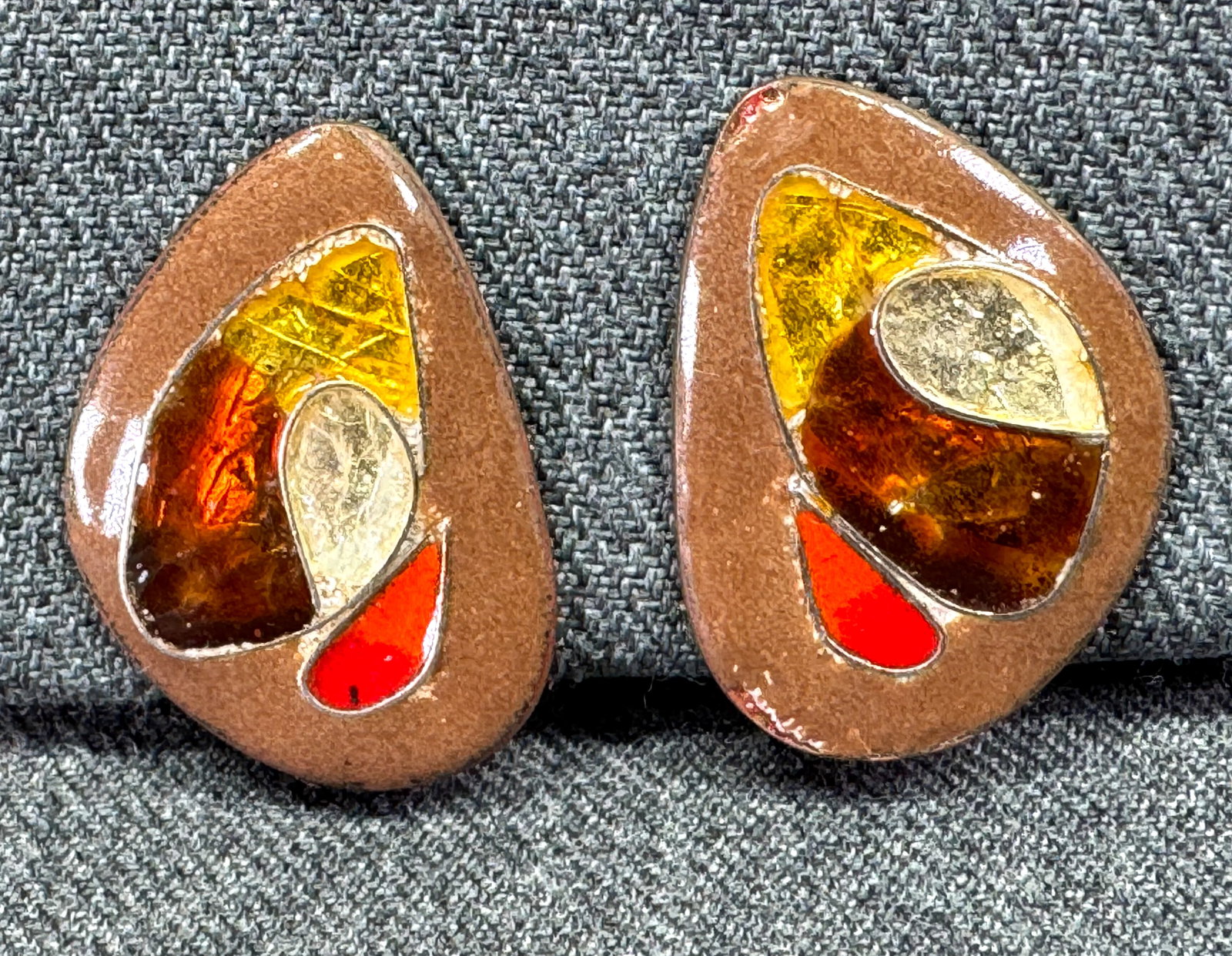 Vintage MCM early Judith Wedemeier enamel copper clip on earrings: IN HOUSE FLAT SHIPPING & HANDLING COST WITHIN ALL THE U.S. : 7 To bypass LiveShipping, and use our In-House shipping service for 7 or shipping combined for multiple lots, please select “Arrange Your