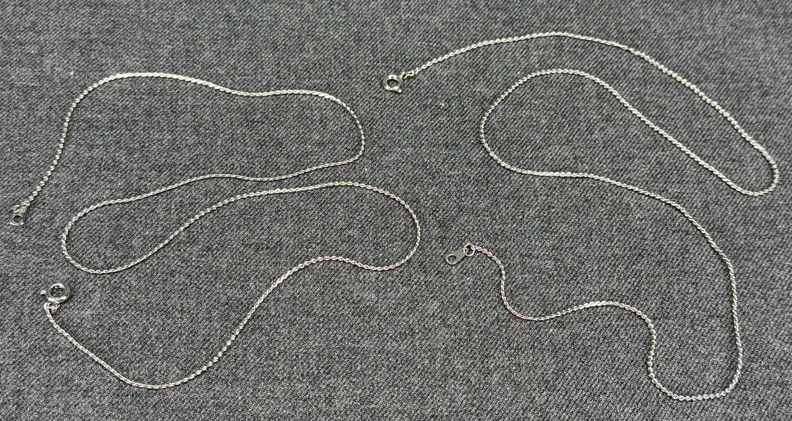 Vintage silver-toned snake chain collar necklaces. Lot of 2. Unused.: Vintage silver-toned snake chain collar necklaces. Lot of 2. Unused. Unmarked. For measures please refer to the pictures taken with a measuring tape. Weight: 6 Grams. IN HOUSE FLAT SHIPPING & HANDLING