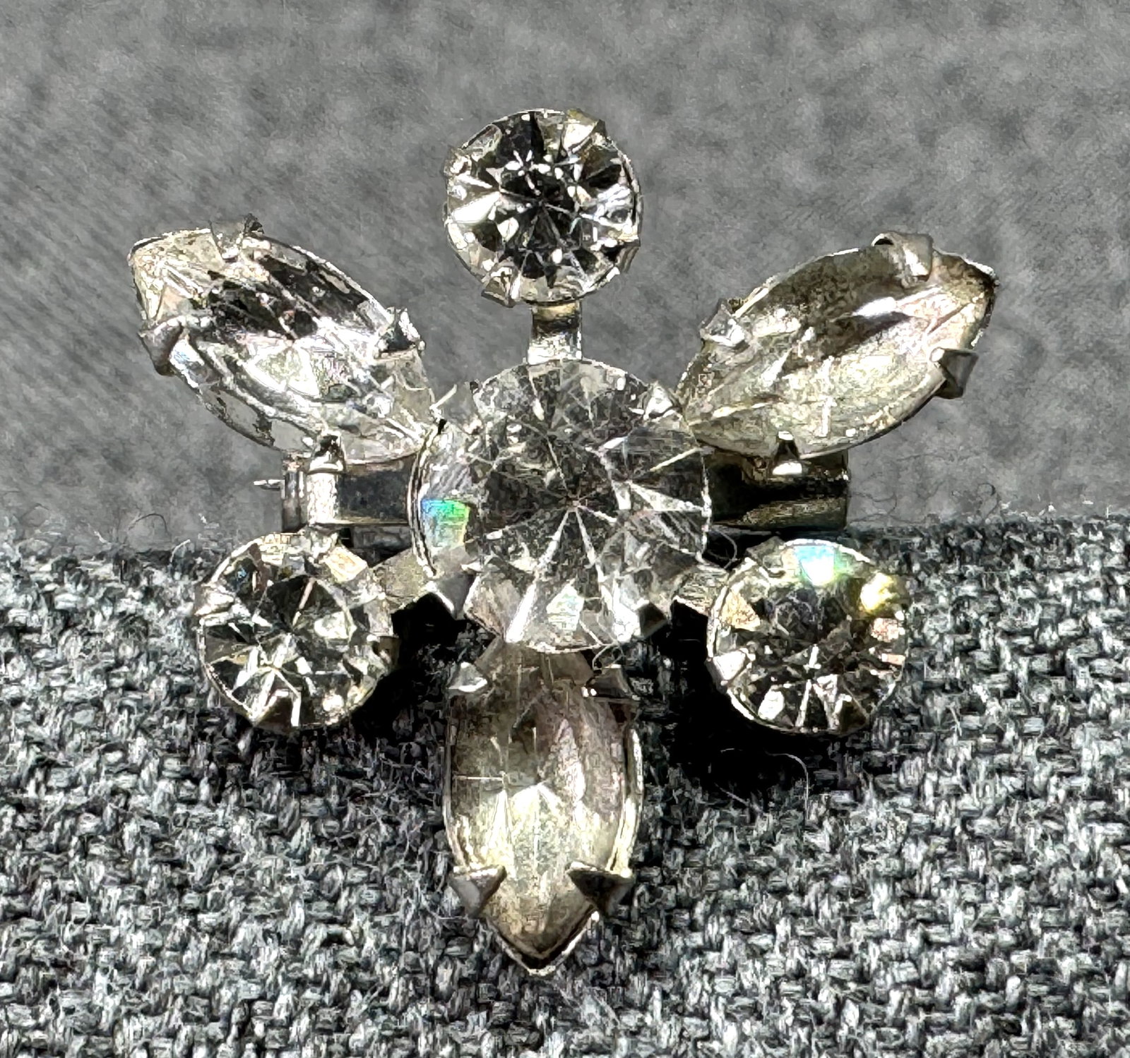 Vintage Beau style clear crystals miniature flower brooch pin (1 of 4)
