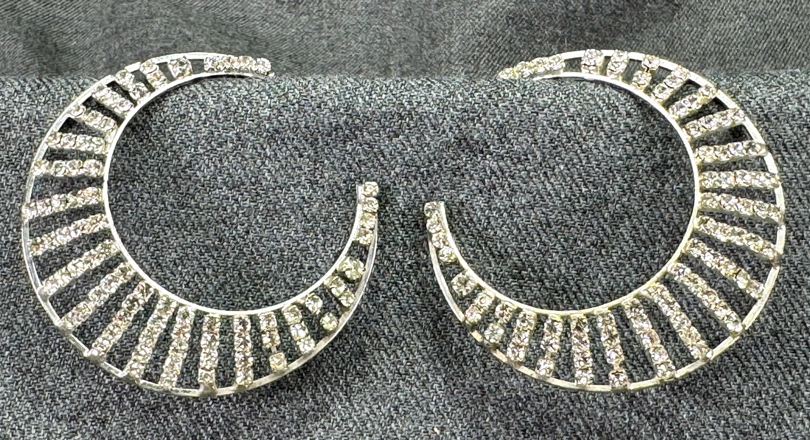 Vintage clear rhinestones filigree silver-toned large crescent moon hoop earrings: IN HOUSE FLAT SHIPPING & HANDLING COST WITHIN ALL THE U.S. : $7 To bypass LiveShipping, and use our In-House shipping service for $7 or shipping combined for multiple lots, please select “Arrange Yo