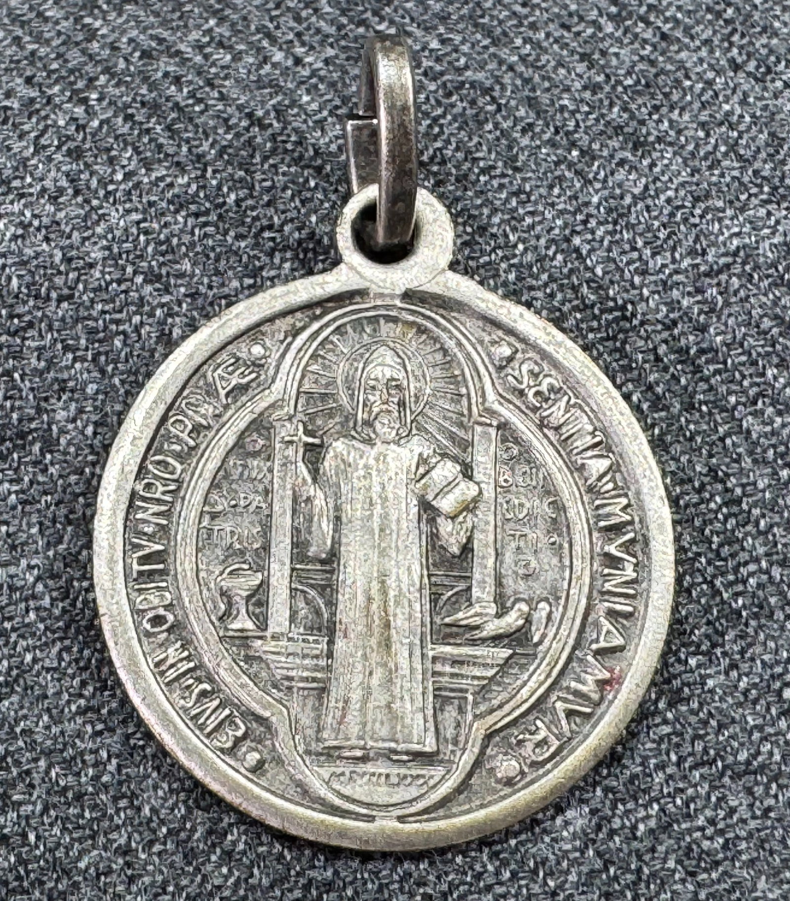 Vintage Saint Benedict silver-toned Medal.: Vintage Saint Benedict silver-toned Medal. Unmarked. For measures please refer to the pictures taken with a measuring tape. Weight: 4 Grams. IN HOUSE FLAT SHIPPING & HANDLING COST WITHIN ALL THE U.S.