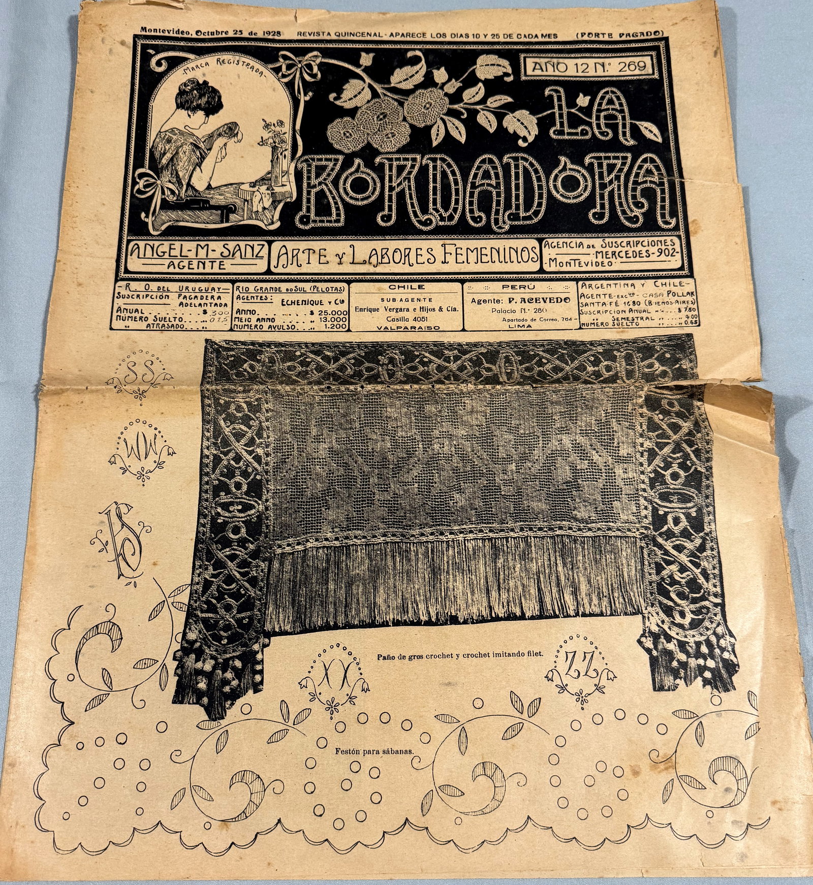 1928 "The embroiderer" embroidery and crafts patterns paper magazine. Original .: "La Bordadora," ("The embroiderer" in Spanish, dated Ocotber 25, 1928,embroidery and crafts patterns paper magazine. Original. One folded sheet, it measures 28x36 inches Unfolded. IN HOUSE FLAT SHIPPI