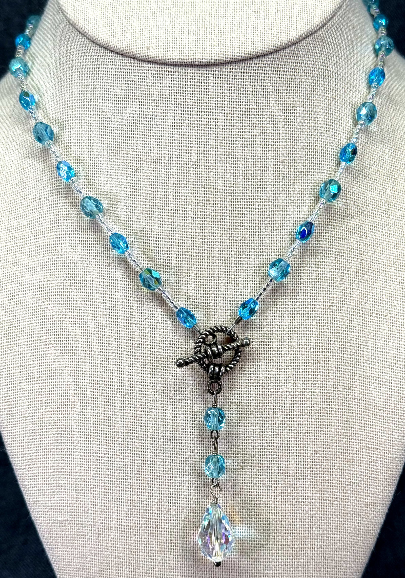 Toggle clasp, Ab crystal drop glass beaded lariat necklace *d: Toggle clasp, Ab crystal drop glass beaded lariat necklace Unmarked. For measures please refer to the pictures taken with a measuring tape. Weight: 13 Grams. IN HOUSE FLAT SHIPPING & HANDLING COST WIT