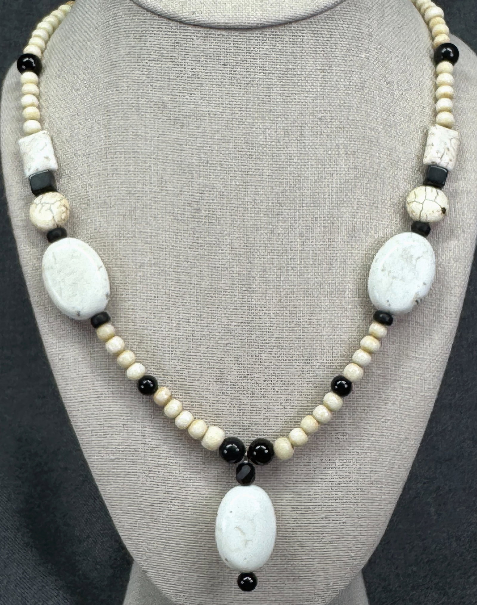 Vintage boho howlite, onix & bone beaded lariat necklace. *d: Vintage boho black enamel silver ring. Unreadable mark on the bottom of the band. For measures please refer to the pictures taken with a measuring tape.Weight: 41 Grams IN HOUSE FLAT SHIPPING & HANDLI