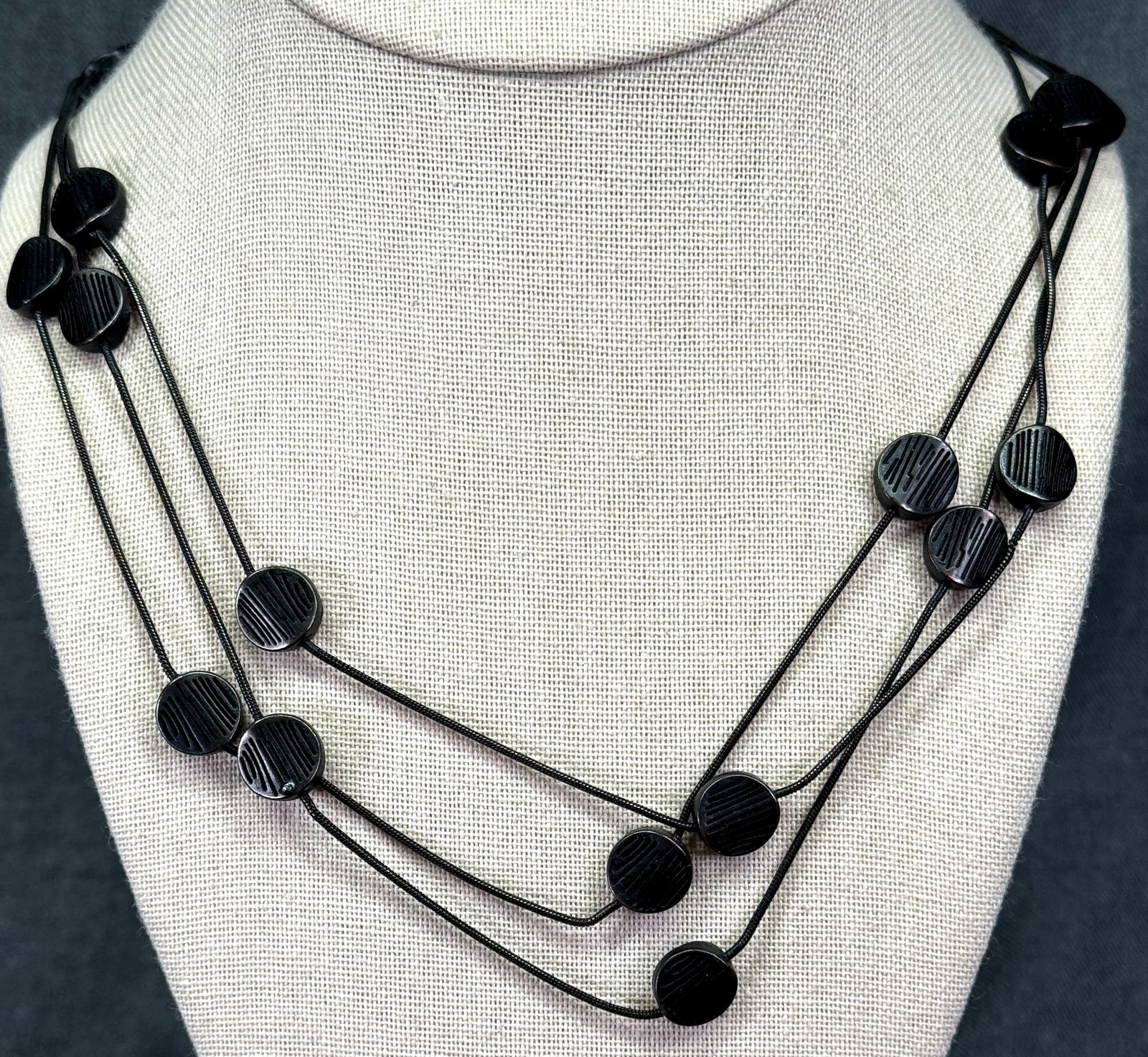 Vintage flapper style black striped metal beads chain station necklace. *d: Vintage flapper style black striped metal beads chain station necklace. Unmarked. For measures please refer to the pictures taken with a measuring tape. Weight: 53 Grams. IN HOUSE FLAT SHIPPING & HAND