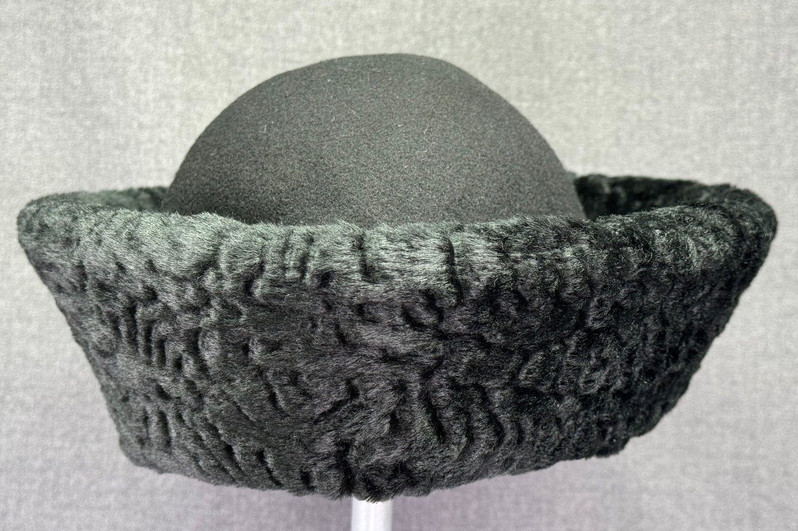 Vintage Henry Bendel wrapped in simile lamb fur wool felt black hat: IN HOUSE FLAT SHIPPING & HANDLING COST WITHIN ALL THE U.S. : $10 To bypass LiveShipping, and use our In-House shipping service for $10 or shipping combined for multiple lots, please select “Arrange 