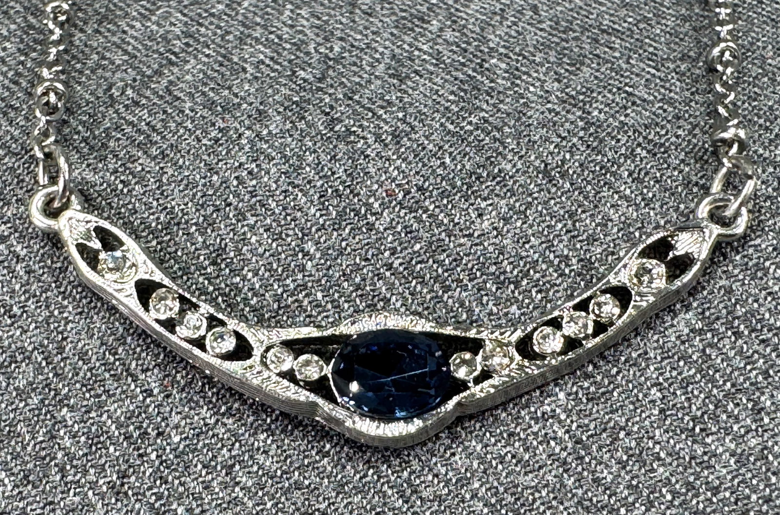 Downton Abbey blue & clear crystals silvertoned collar necklace: IN HOUSE FLAT SHIPPING & HANDLING COST WITHIN ALL THE U.S. : $7 To bypass LiveShipping, and use our In-House shipping service for $7 or shipping combined for multiple lots, please select “Arrange Yo