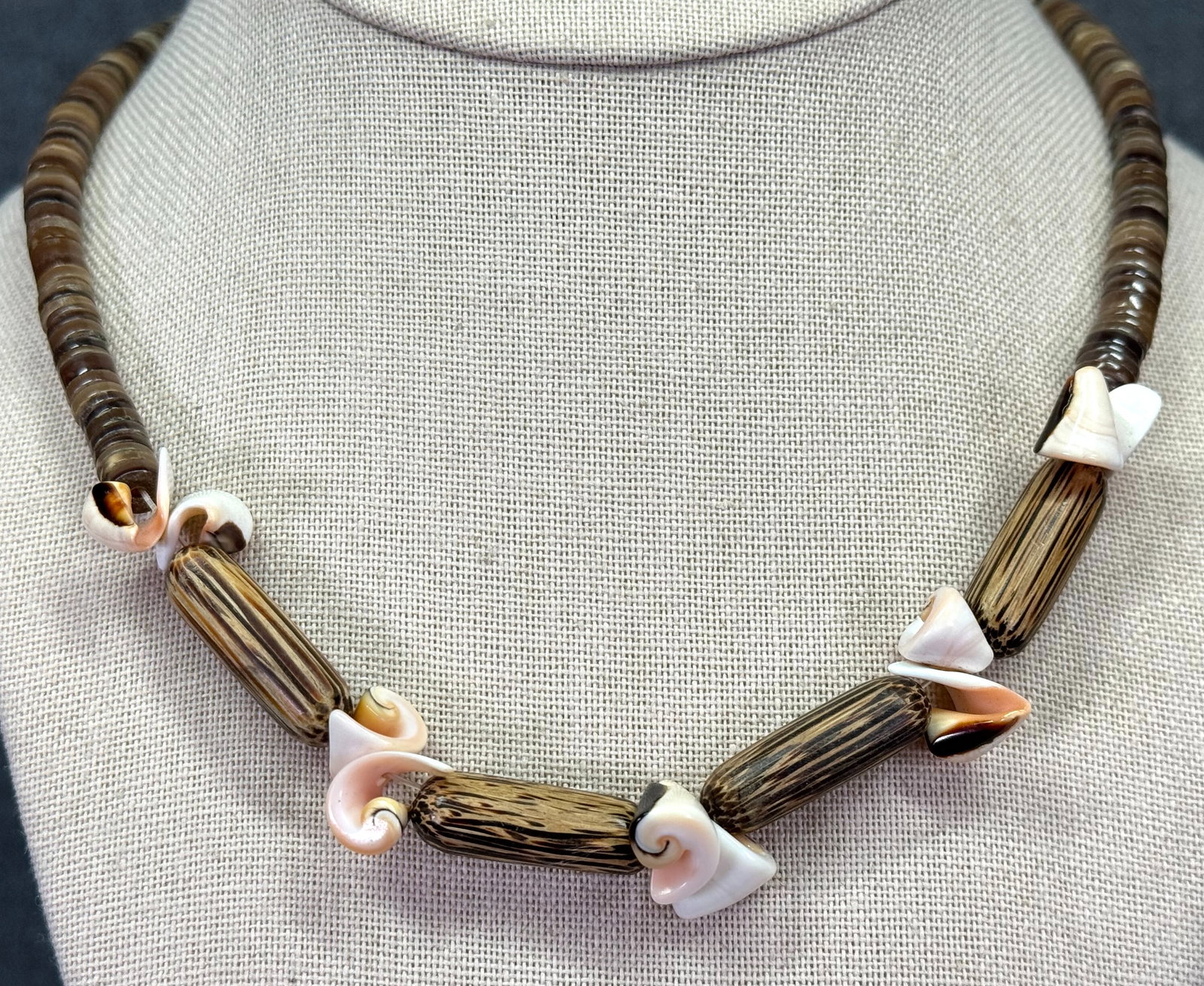 Vintage heishi, spiral shells collar necklace: IN HOUSE FLAT SHIPPING & HANDLING COST WITHIN ALL THE U.S. : $7 To bypass LiveShipping, and use our In-House shipping service for $7 or shipping combined for multiple lots, please select “Arrange Yo