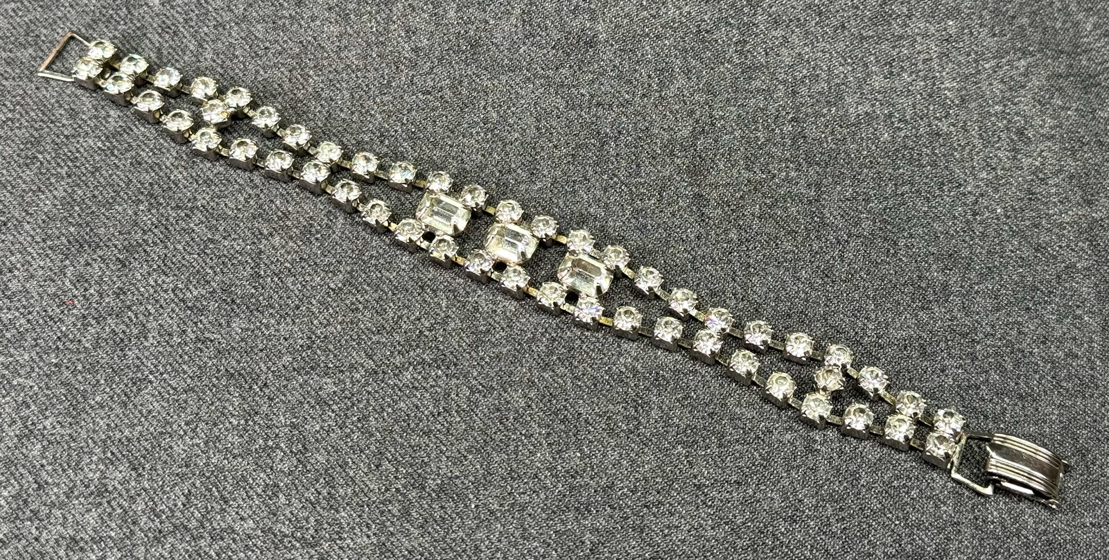 Vintage Kramer style prong set rhinestones bracelet. Silver-toned. *e (1 of 8)