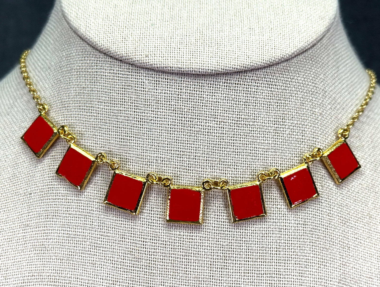 Vintage red enamel panels collar necklace. Gold-toned . *e: Vintage red enamel panels collar necklace. Gold-toned. Unmarked . For measures please refer to the pictures that were taken with a measuring tape. Weight: 11 Grams. IN HOUSE FLAT SHIPPING & HANDLING C