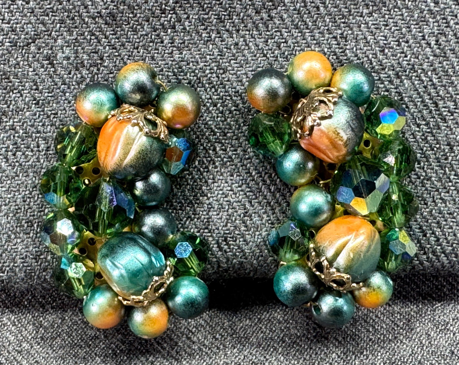 Vintage greenish faceted crystals & pearly beads cluster clip on earrings: IN HOUSE FLAT SHIPPING & HANDLING COST WITHIN ALL THE U.S. : 7 To bypass LiveShipping, and use our In-House shipping service for 7 or shipping combined for multiple lots, please select “Arrange Your