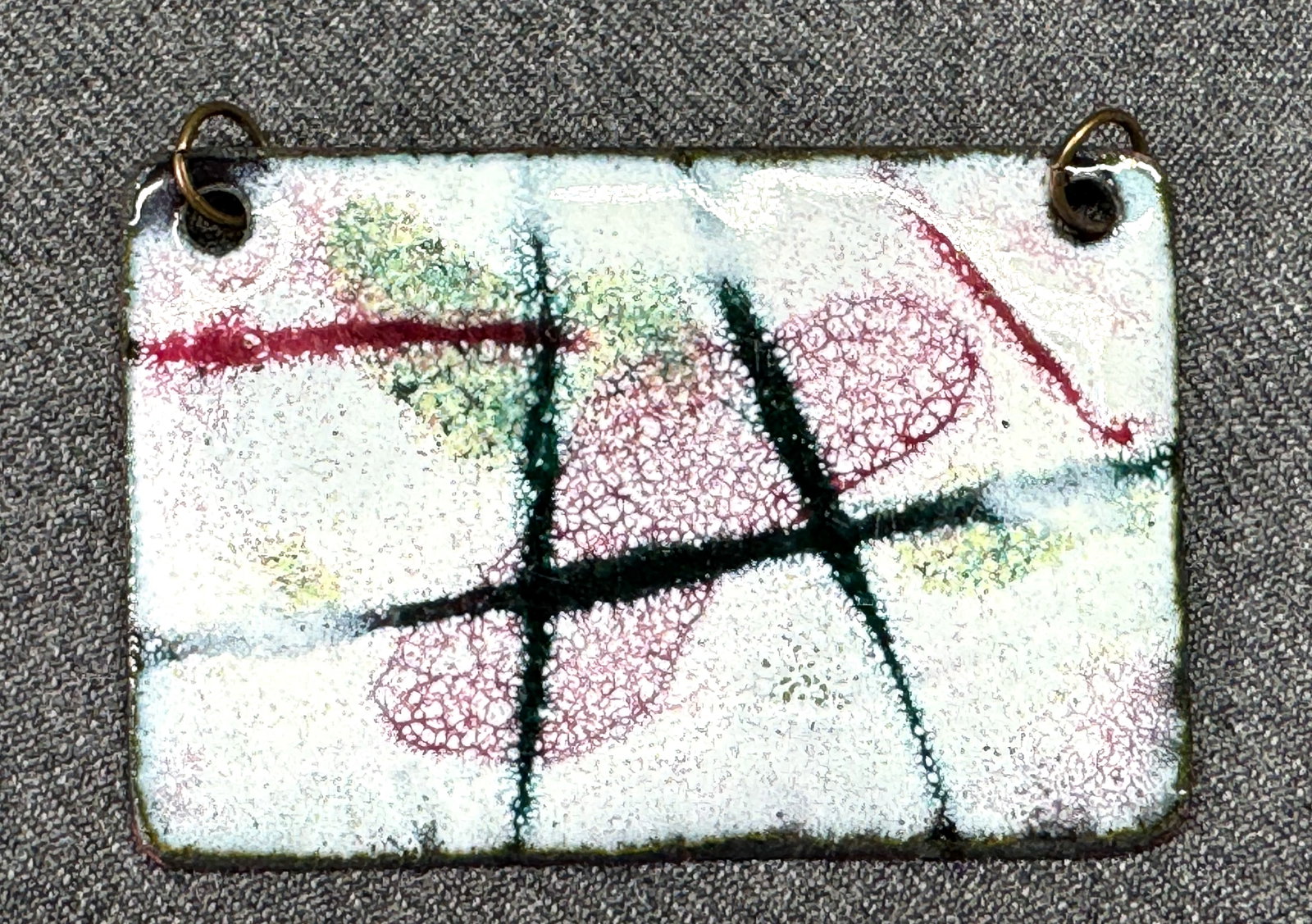 Vintage MCM Lorraine Tarachas (1925-2024) splatters & lines enamel copper pendant. #B: Vintage MCM Lorraine Tarachas (1925-2024) splatters & lines enamel copper pendant.. Unmarked. < For measures please refer to the pictures taken with a measuring tape. Weight: 24 Grams. IN HOUSE FLAT S