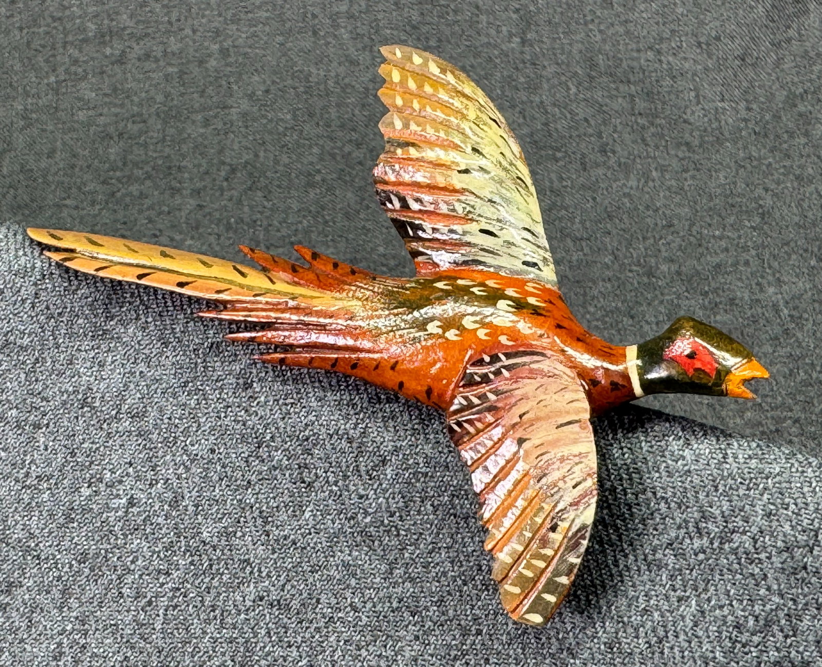 Vintage Takahashi style hand painted wood pheasant brooch pin . *d: Vintage Takahashi style hand painted wood pheasant brooch pin . Unmarked. For measures please refer to the pictures taken with a measuring tape. Weight: 8 Grams. IN HOUSE FLAT SHIPPING & HANDLING COST