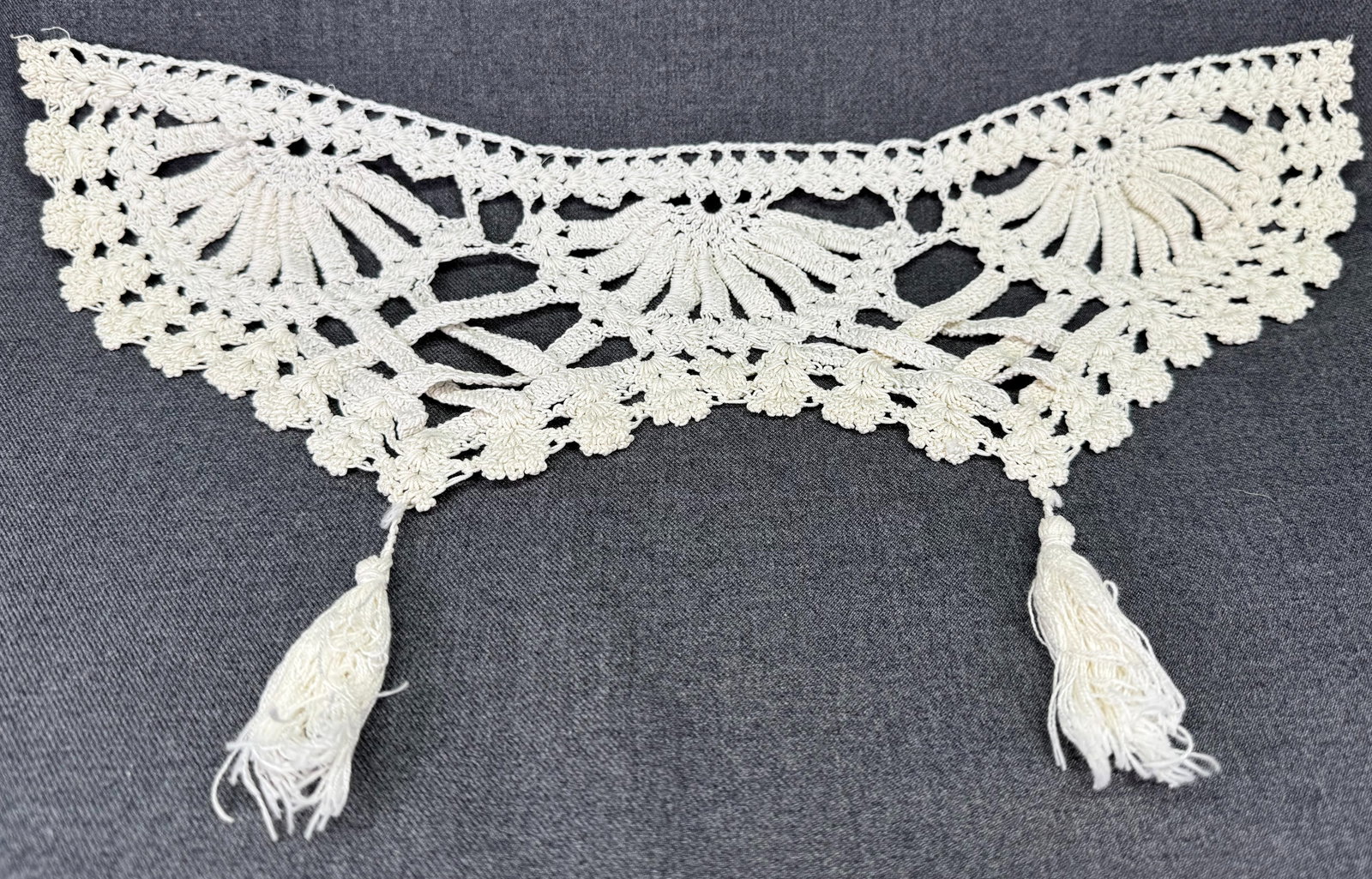 Vintage Crochet Garland Curtain Trim with Tassels . *b (1 of 5)
