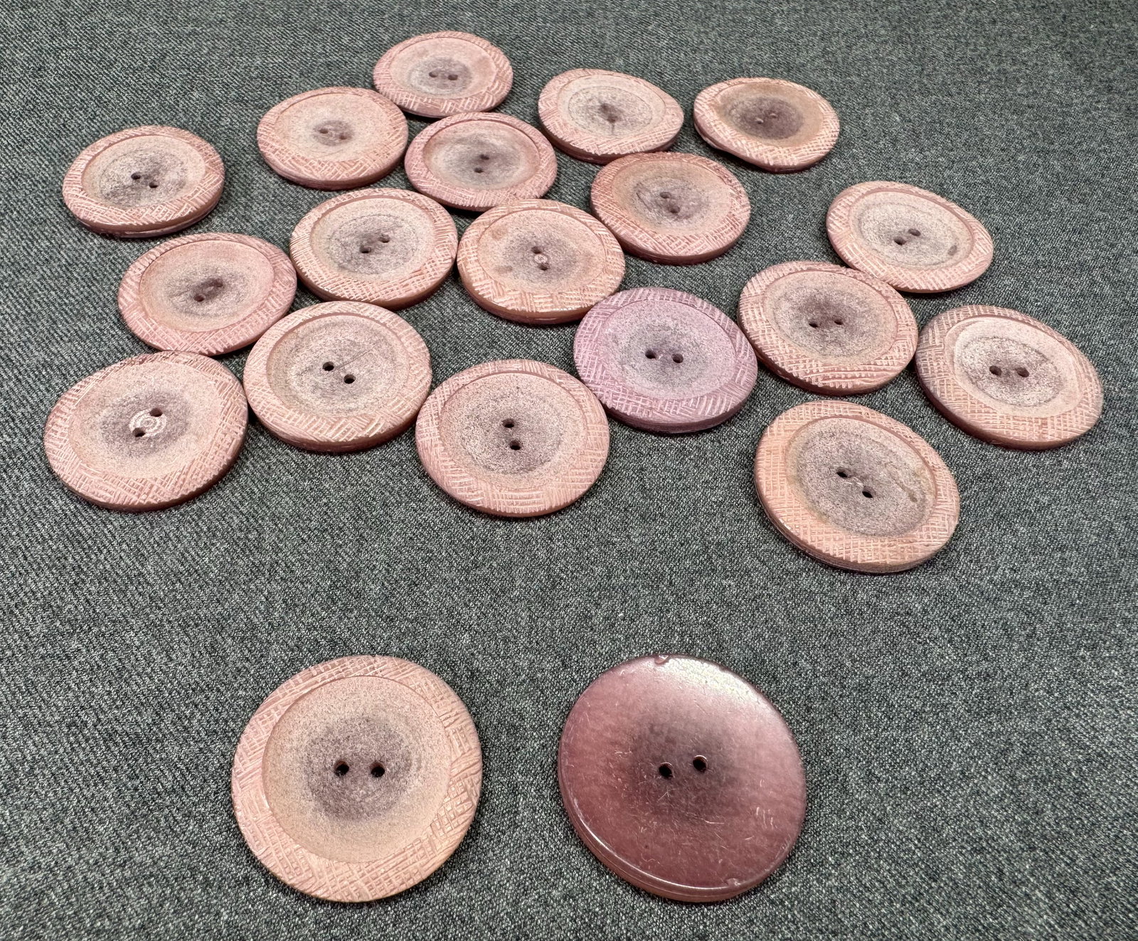Vintage artisan crafted purple buttons. Lot of 20: Vintage artisan crafted purple buttons. Lot of 20. Unused. For measures please refer to the pictures taken with a measuring tape. Weight: 60 Grams. IN HOUSE FLAT SHIPPING & HANDLING COST WITHIN ALL TH