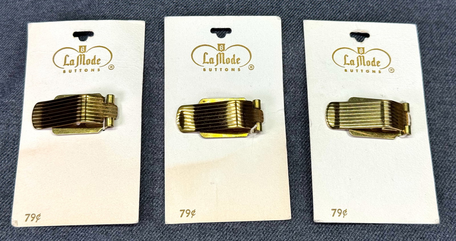Vintage La Mode gold-toned closure buttons. Lot of 3 unused in card: IN HOUSE FLAT SHIPPING & HANDLING COST WITHIN ALL THE U.S. : $7 To bypass LiveShipping, and use our In-House shipping service for $7 or shipping combined for multiple lots, please select “Arrange Yo