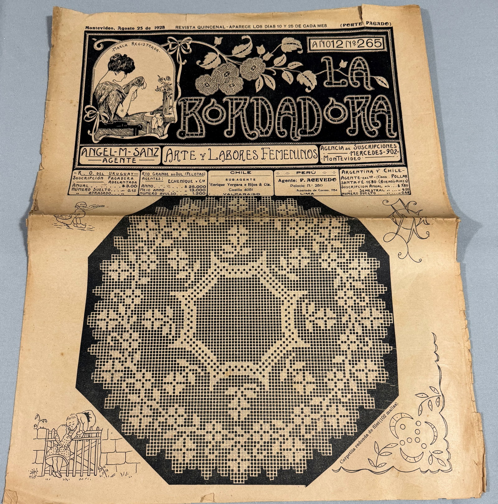 1928 "The embroiderer" embroidery and crafts patterns paper magazine. Original .: "La Bordadora," ("The embroiderer" in Spanish, dated Agosto 28, 1928,embroidery and crafts patterns paper magazine. Original. One folded sheet, it measures 28x36 inches Unfolded. IN HOUSE FLAT SHIPPIN