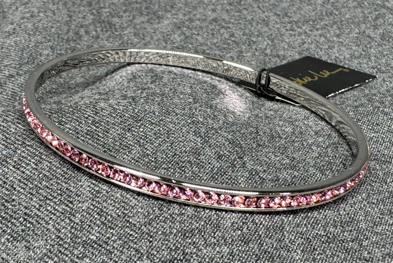 Vintage Cookie Lee Pink Crystal Bangle Bracelet. Silver-tone. Unused, tag. *f: Vintage Cookie Lee Pink Crystal Bangle Bracelet. Silver-tone. Unused, tag. For measures please refer to the pictures taken with a measuring tape. Weight: 14 Grams. IN HOUSE FLAT SHIPPING & HANDLING CO