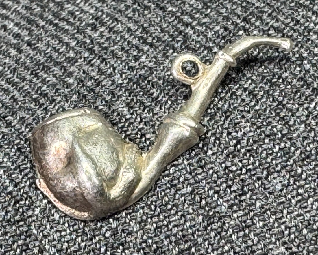 Vintage smoking pipe pendant charm. Sterling silver. *f: Vintage smoking pipe pendant charm. Sterling silver. Unmarked. For measures please refer to the pictures taken with a measuring tape. Weight: 0.48 Grams. IN HOUSE FLAT SHIPPING & HANDLING COST WITHIN 