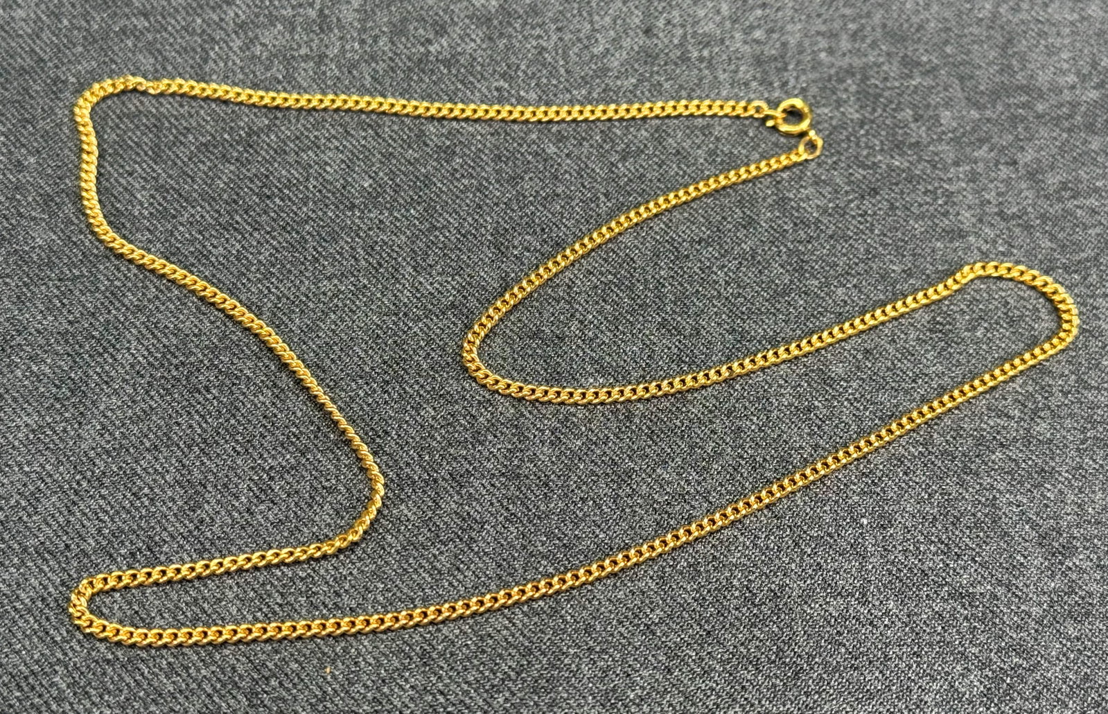 Vintage Speidel 12K Gold-filled chain necklace. *f: Vintage Speidel 12K Gold-filled chain necklace. Marked. For measures please refer to the pictures taken with a measuring tape. Weight: 5 Grams. IN HOUSE FLAT SHIPPING & HANDLING COST WITHIN ALL THE U.