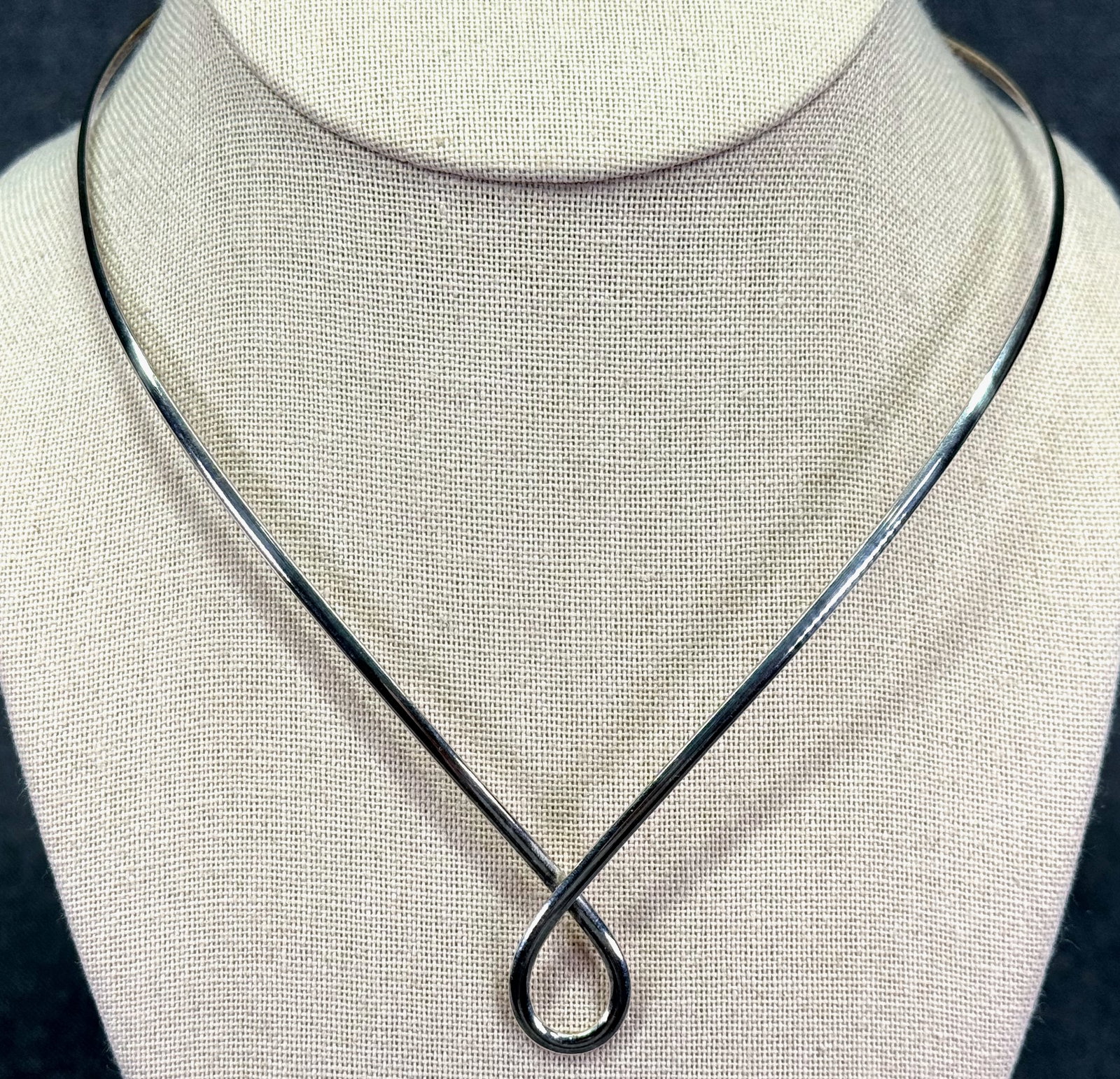 Vintage 90s PPS plated V Loop Torque Collar. Silver-toned. *e: Vintage 90s PPS plated V Loop Torque Collar. Silver-toned. Marked. For measures please refer to the pictures that were taken with a measuring tape. Weight: 12 Grams. IN HOUSE FLAT SHIPPING & HANDLING 