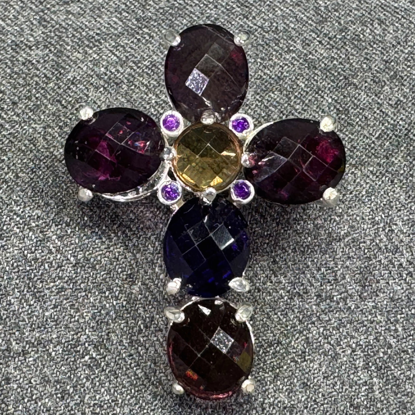 Cushion cut glass & rinestones cross brooch pin. *e: Cushion cut glass & rinestones cross brooch pin. Purple & amber color glass ,silver-toned metal. Unmarked. For measures please refer to the pictures that were taken with a measuring tape. Weight: 14 G