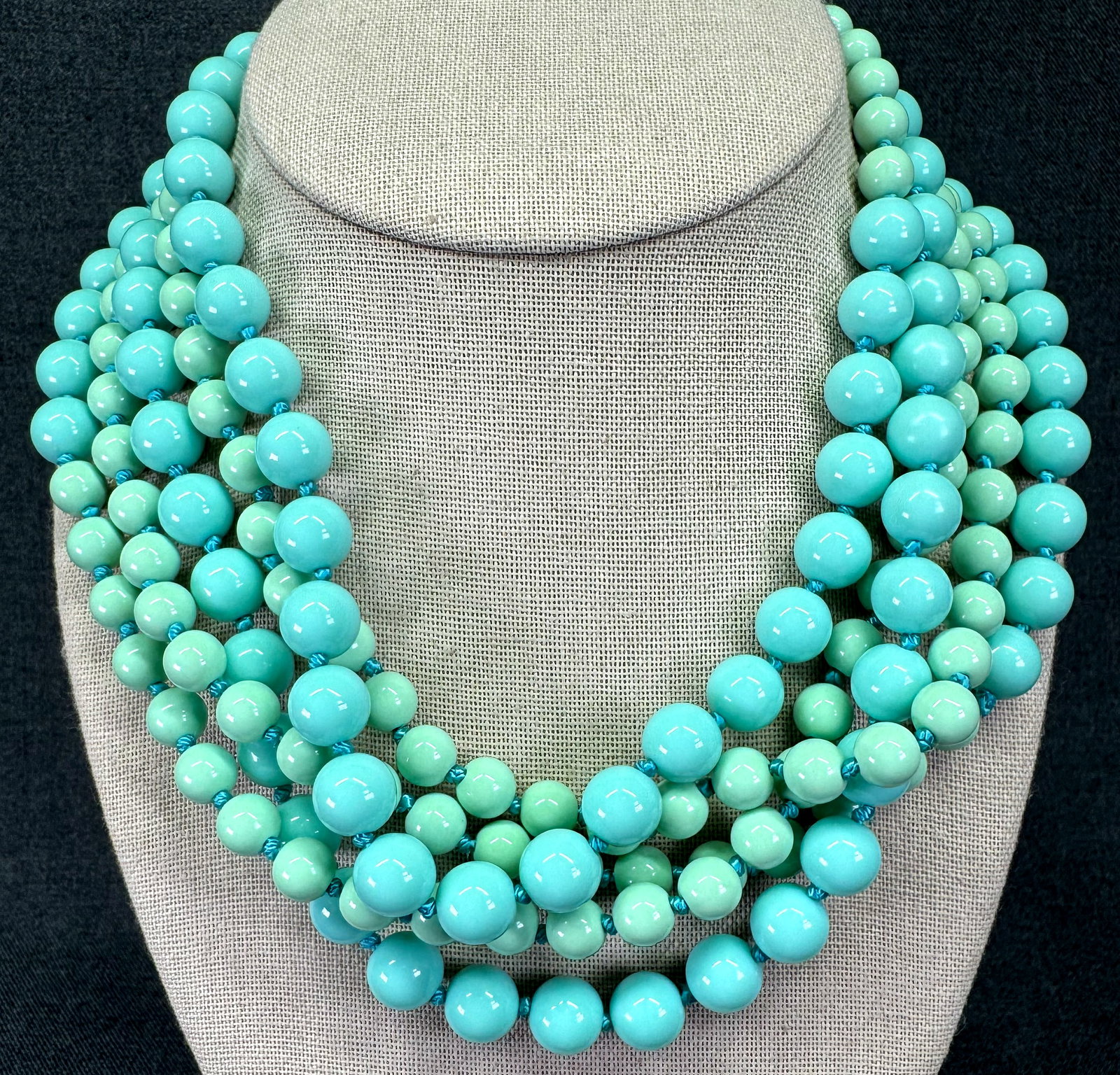 Vintage flapper style aqua plastic hand knotted in between necklace *c: Vintage flapper style green & turquoise aqua plastic hand knotted in between necklace. For measures please refer to the pictures taken with a measuring tape. Weight: 90 Grams IN HOUSE FLAT SHIPPING & 