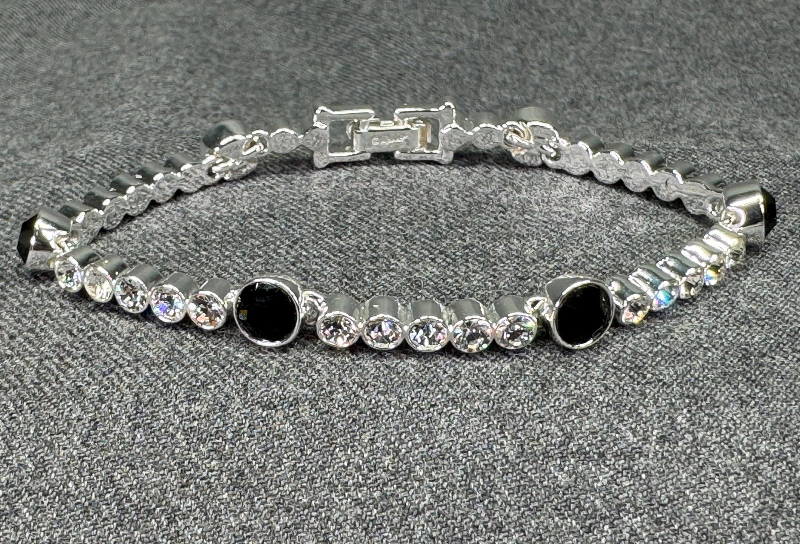 Vintage Monet crystals tennis bracelet. *e: Vintage Monet Black & clear crystals tennis bracelet. Silver-toned. Marked. For measures please refer to the pictures that were taken with a measuring tape. Weight: 15 Grams. IN HOUSE FLAT SHIPPING & 