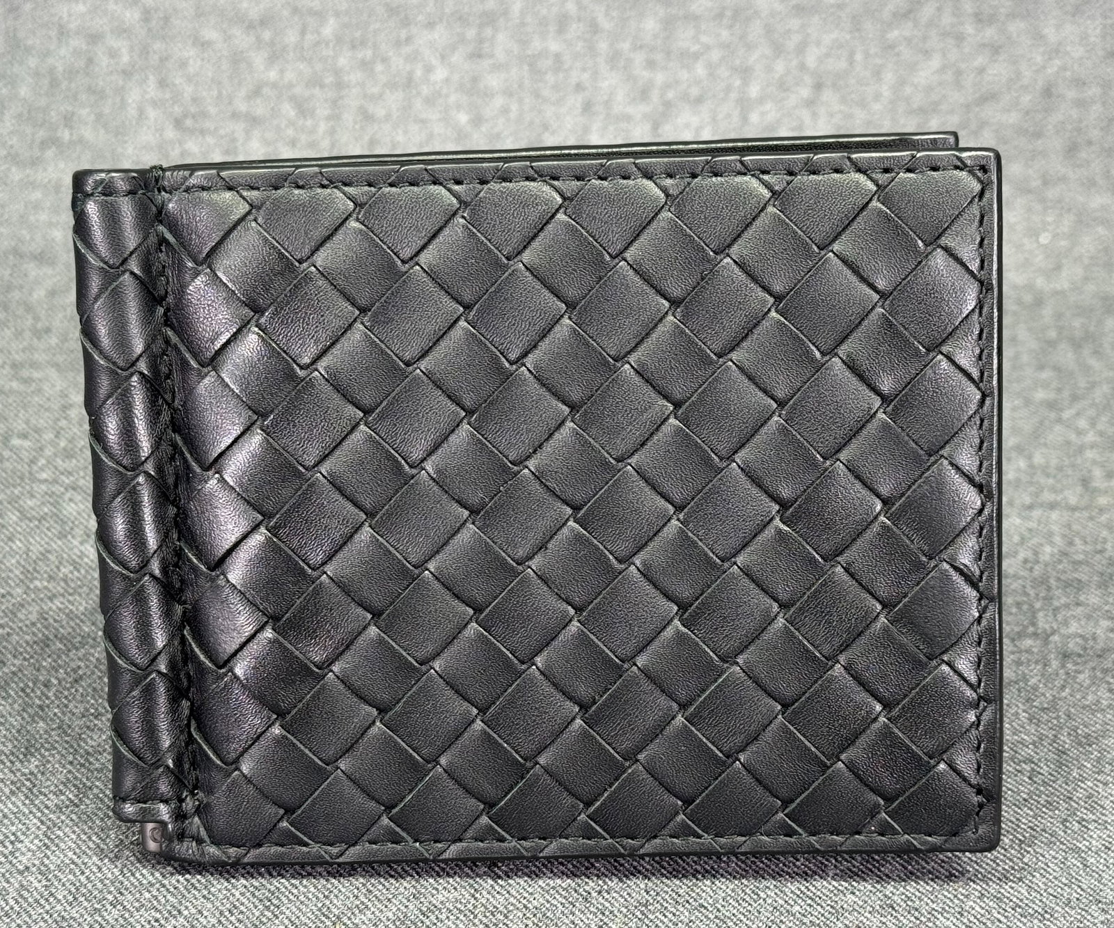Bottega Veneta Black Intrecciato Calfskin Money Clip Bifold Wallet: IN HOUSE FLAT SHIPPING & HANDLING COST WITHIN ALL THE U.S. : $7 To bypass LiveShipping, and use our In-House shipping service for $7 or shipping combined for multiple lots, please select “Arrange Yo