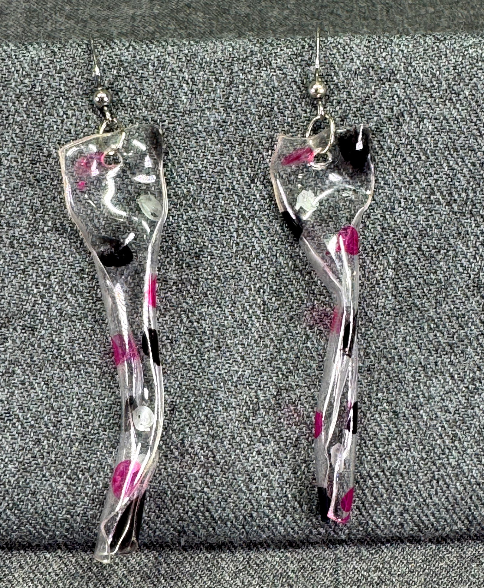 Vintage artsy dotted clear folded free form plastic hook earrings: IN HOUSE FLAT SHIPPING & HANDLING COST WITHIN ALL THE U.S. : $7 To bypass LiveShipping, and use our In-House shipping service for $7 or shipping combined for multiple lots, please select “Arrange Yo