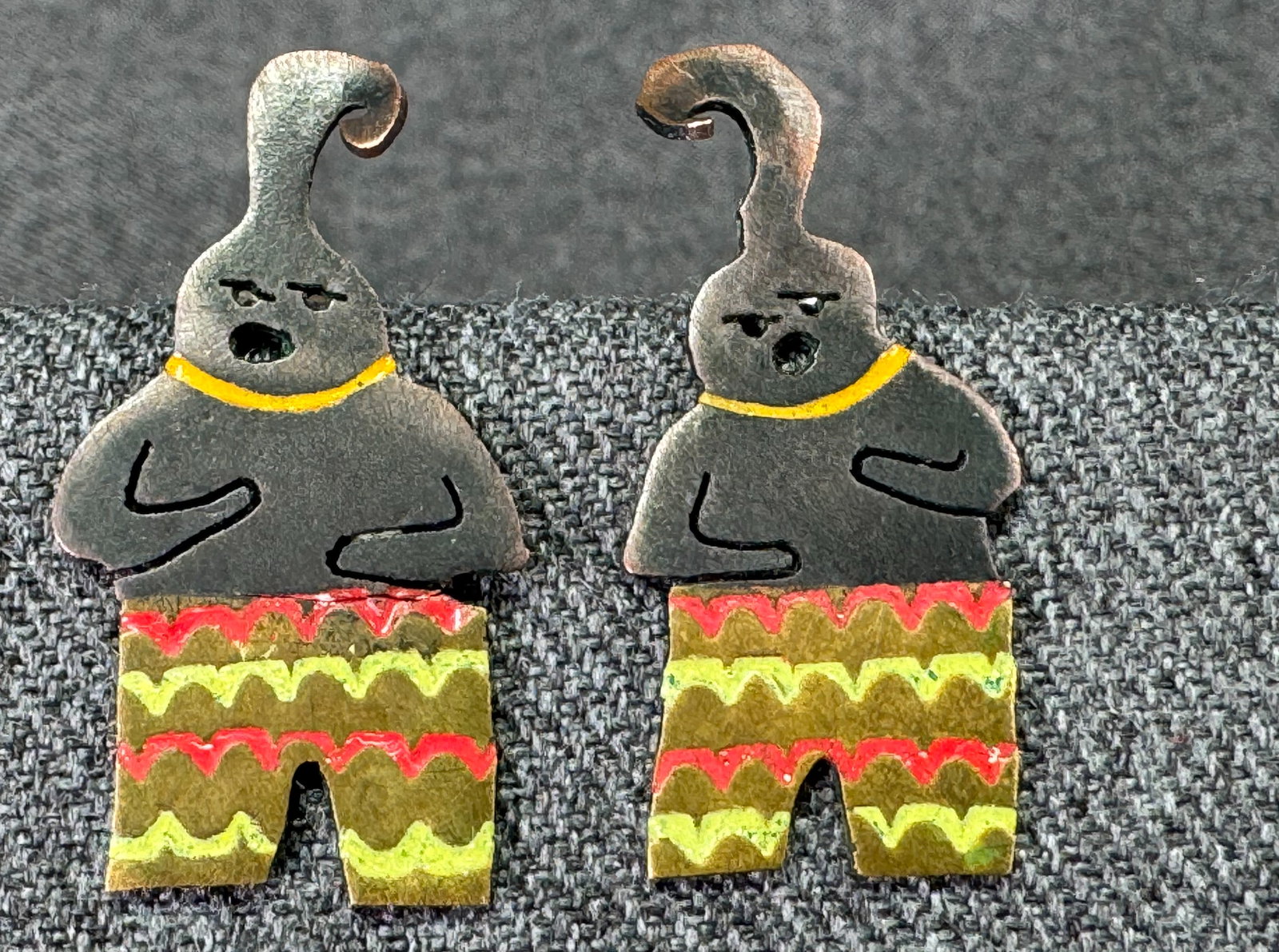 Vintage 80s artsy signed CB "W in a curl" enamel copper & bronze stud earrings: IN HOUSE FLAT SHIPPING & HANDLING COST WITHIN ALL THE U.S. : $7 To bypass LiveShipping, and use our In-House shipping service for $7 or shipping combined for multiple lots, please select “Arrange Yo