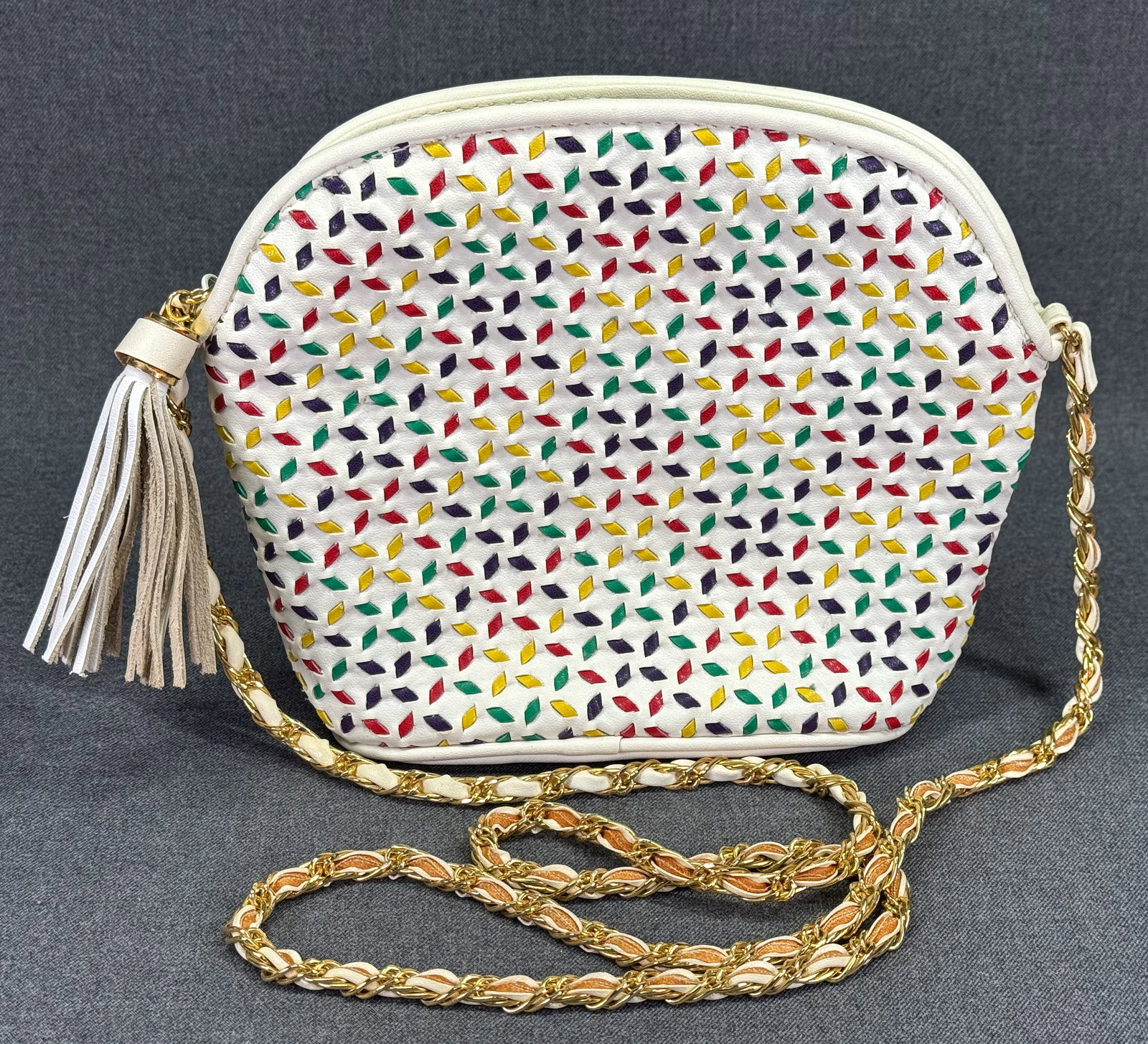 Vintage 1980s Saddle River woven color leather purse bag: IN HOUSE FLAT SHIPPING & HANDLING COST WITHIN ALL THE U.S. : $12 To bypass LiveShipping, and use our In-House shipping service for $12 or shipping combined for multiple lots, please select “Arrange 