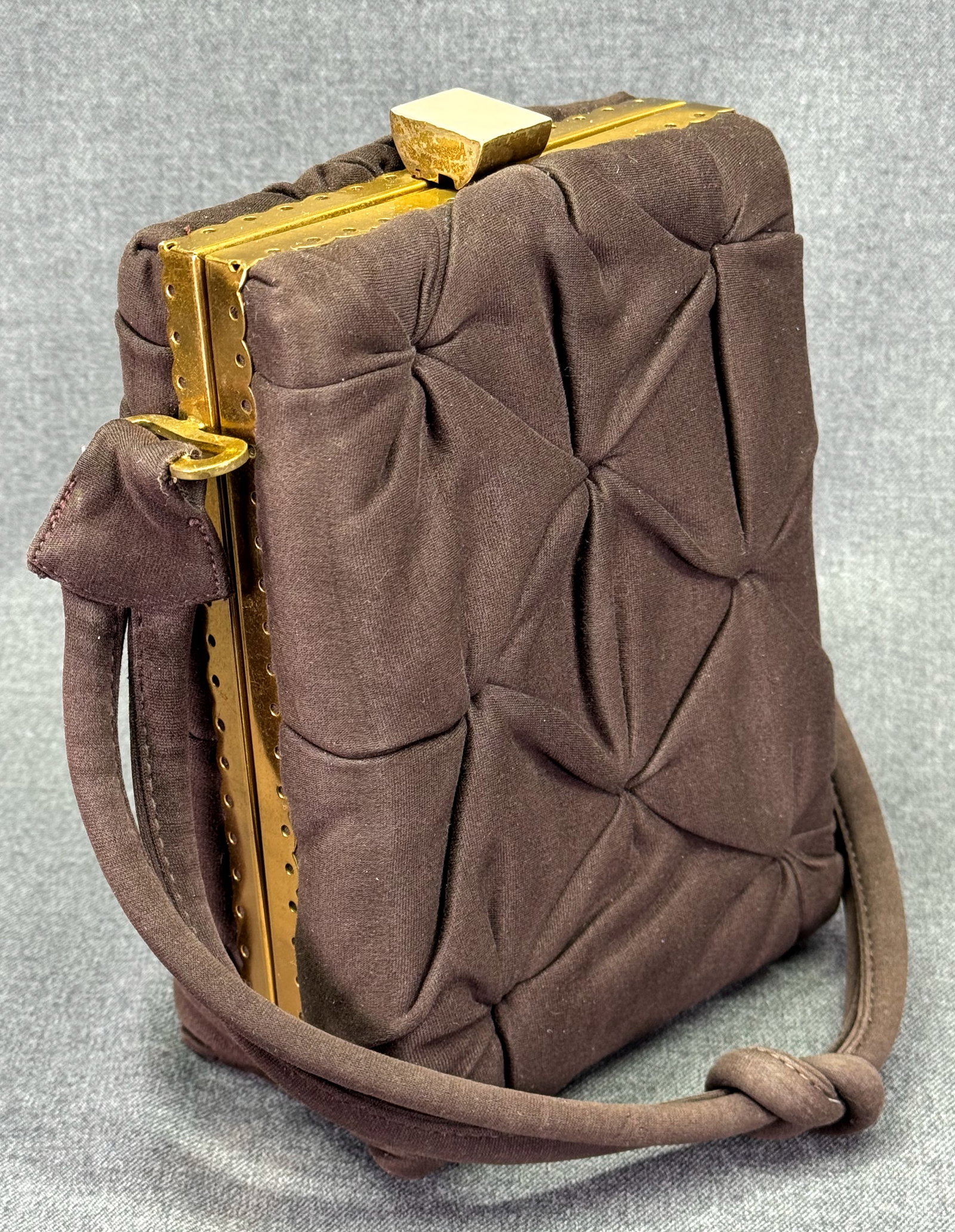 Vintage Jolles Original pintuck gathered brown fabric enamel gold-toned clasp purse bag: IN HOUSE FLAT SHIPPING & HANDLING COST WITHIN ALL THE U.S. : $12 To bypass LiveShipping, and use our In-House shipping service for $12 or shipping combined for multiple lots, please select “Arrange 
