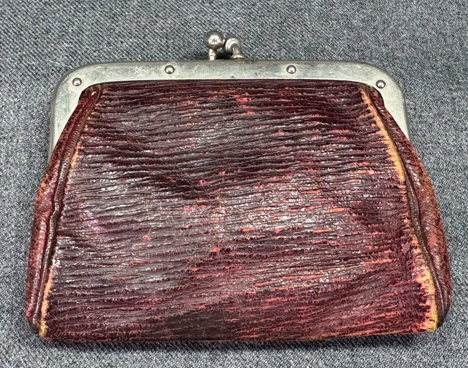 Antique Victorian genuine leather coin purse. (1 of 10)