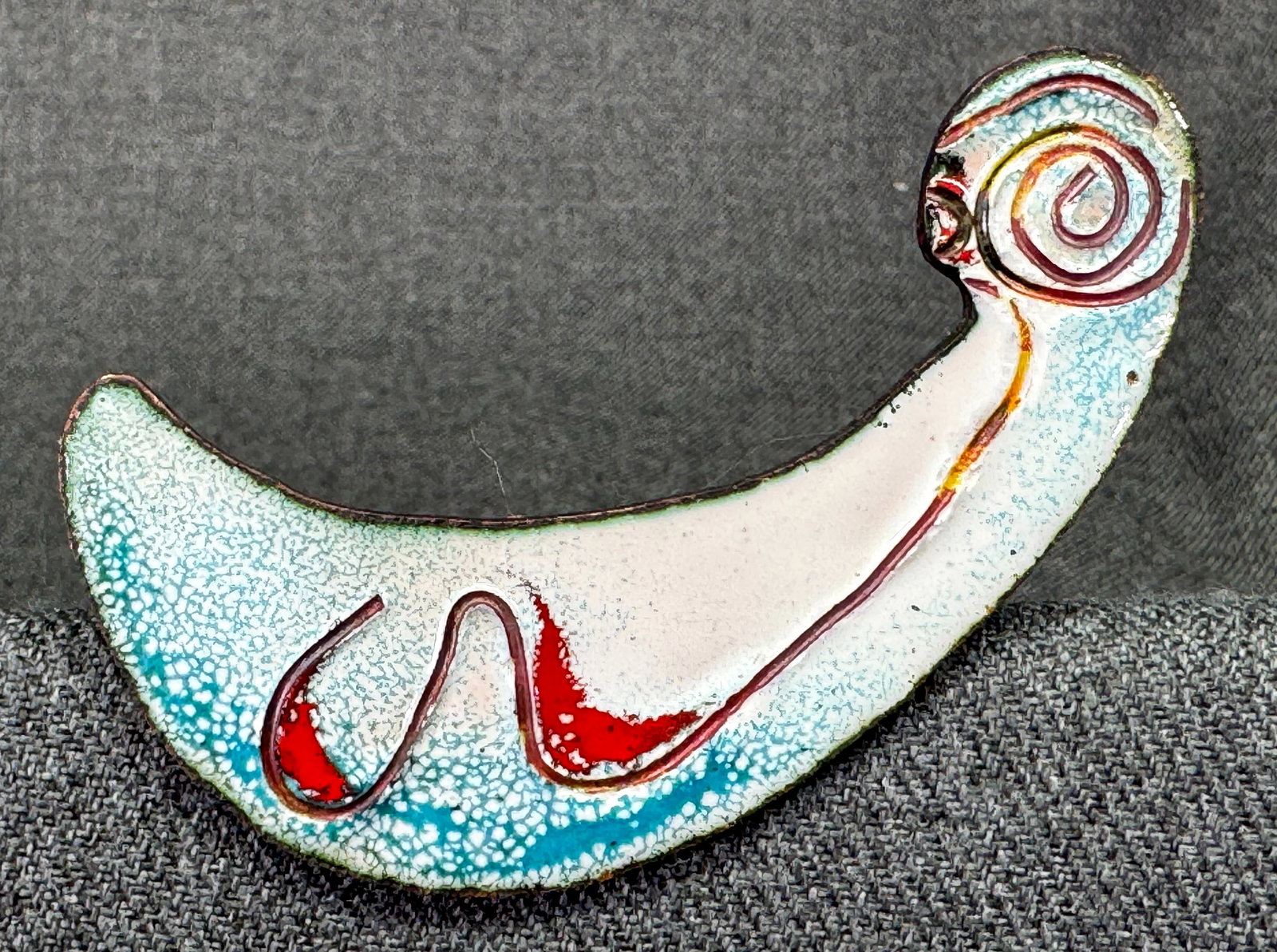 Vintage MCM L. Tarachas wire inlay enamel on copper dove brooch pin: IN HOUSE FLAT SHIPPING & HANDLING COST WITHIN ALL THE U.S. : $7 To bypass LiveShipping, and use our In-House shipping service for $7 or shipping combined for multiple lots, please select “Arrange Yo