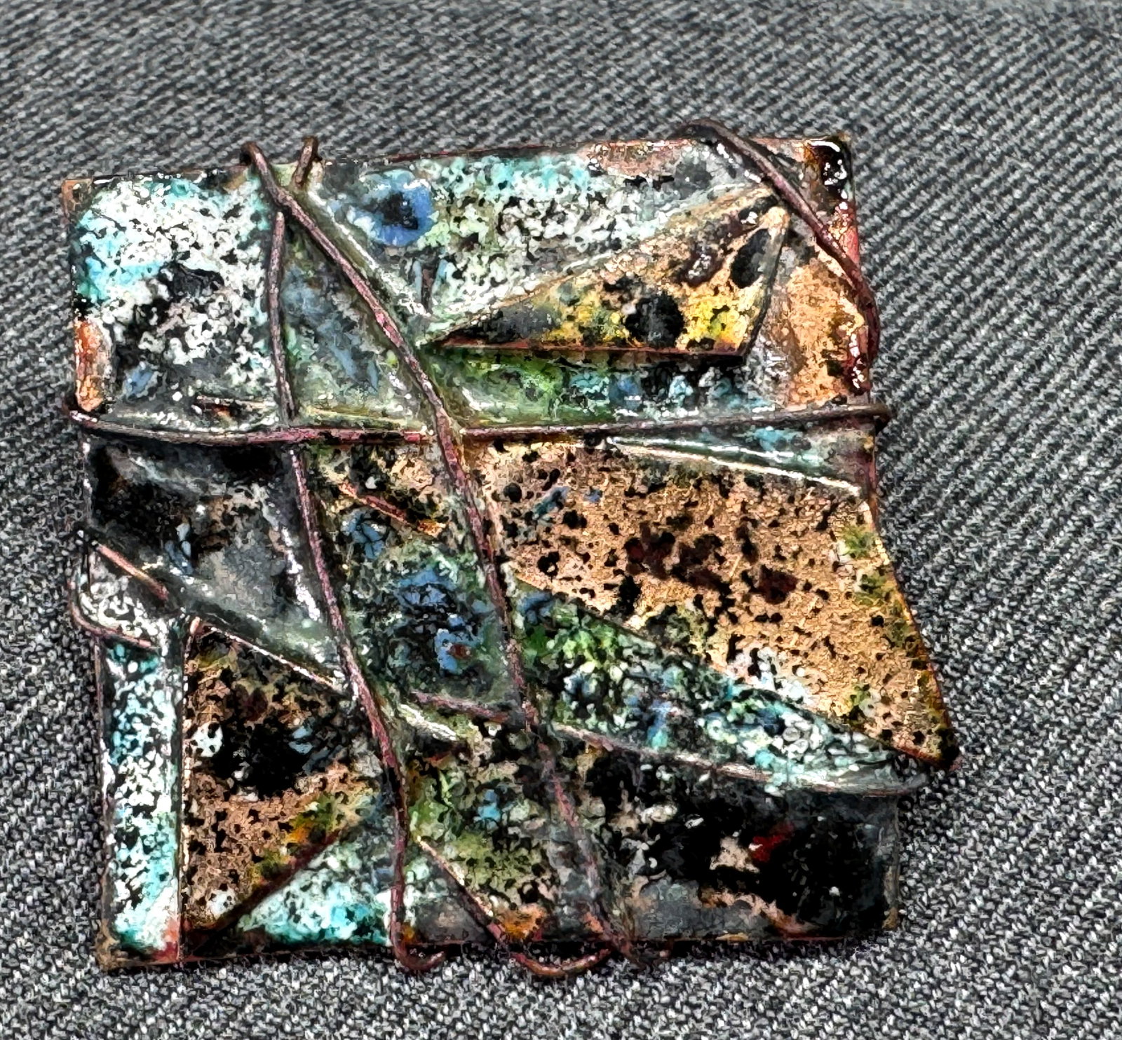 Vintage MCM L. Tarachas wire & copper pieces inlay enamel on copper brooch pin: IN HOUSE FLAT SHIPPING & HANDLING COST WITHIN ALL THE U.S. : $7 To bypass LiveShipping, and use our In-House shipping service for $7 or shipping combined for multiple lots, please select “Arrange Yo