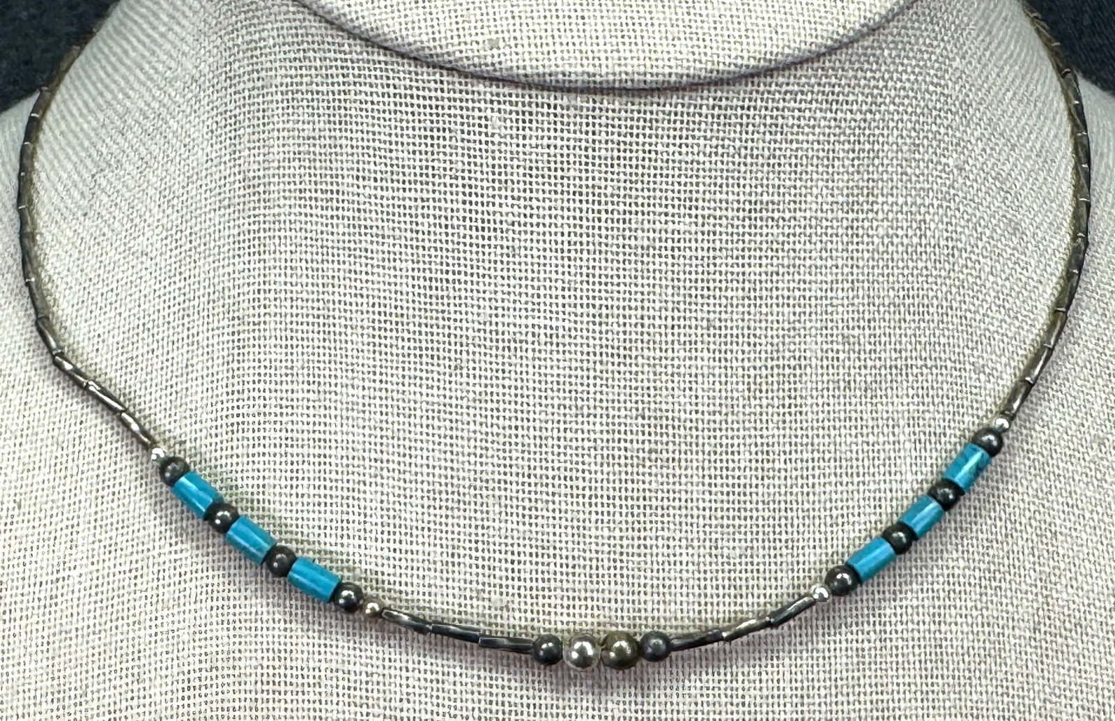 Vintage native American style simile turquoise liquid silver choker necklace. *c: Vintage native American style simile turquoise liquid silver choker necklace. Unmarked. For measures please refer to the pictures taken with a measuring tape. Weight: 6 Grams. IN HOUSE FLAT SHIPPING &