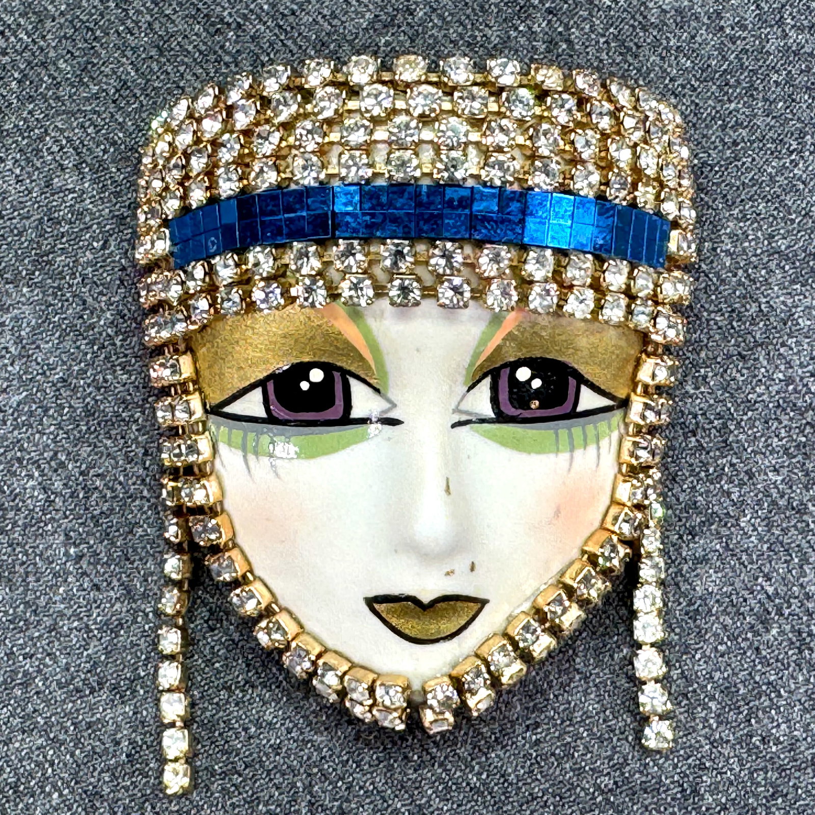 Art Deco-style porcelain face brooch. Hand painted & jeweled with rhinestones. *e: Art Deco-style porcelain face brooch. Hand painted & jeweled with rhinestones. Unmarked. For measures please refer to the pictures that were taken with a measuring tape. Weight: 39 Grams. For measures
