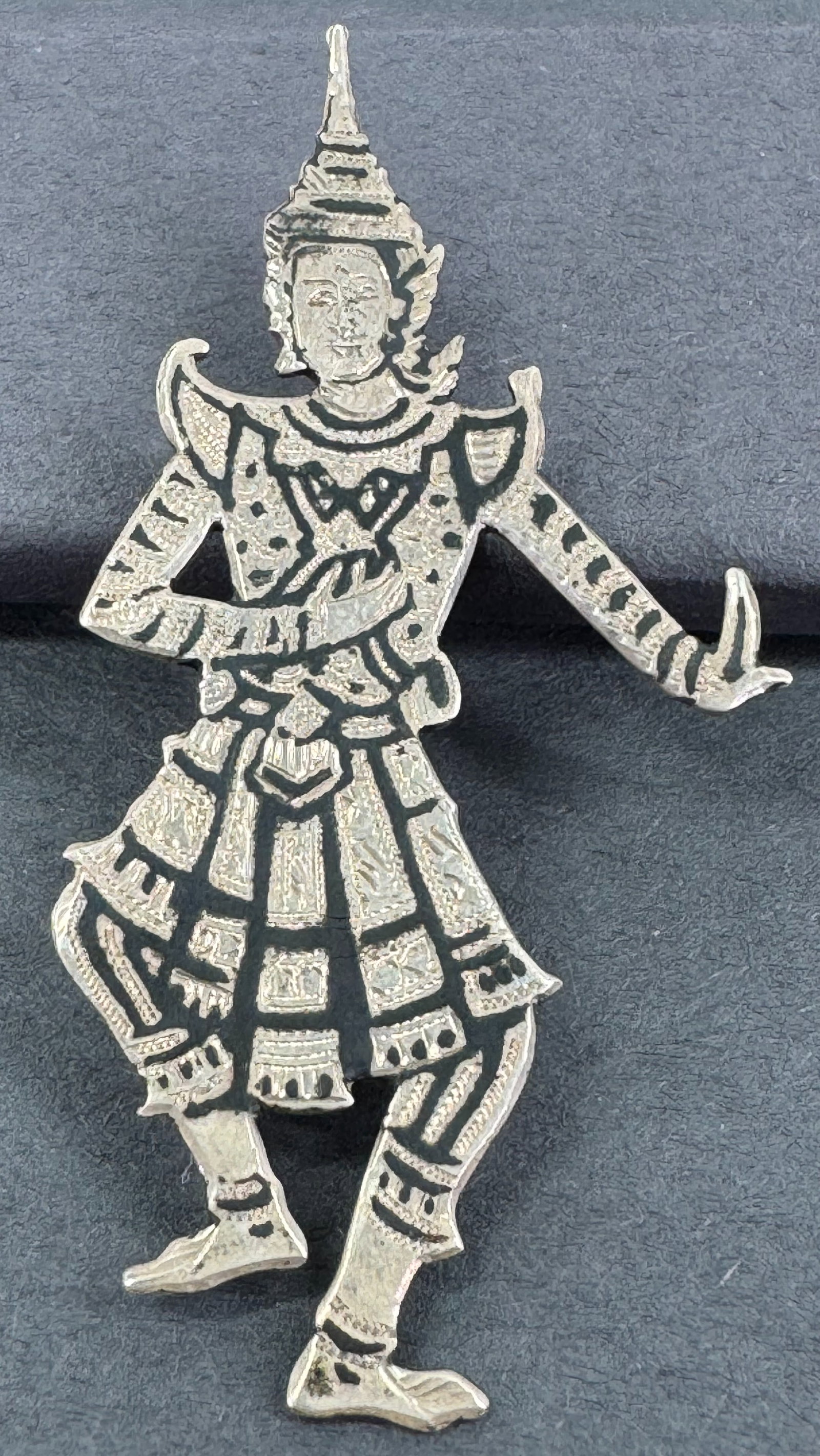 Vintage Thainakon Sterling Thailand niello silver pin brooch.: IN HOUSE FLAT SHIPPING & HANDLING COST WITHIN ALL THE U.S. : $7 To bypass LiveShipping, and use our In-House shipping service for $7 or shipping combined for multiple lots, please select “Arrange Yo