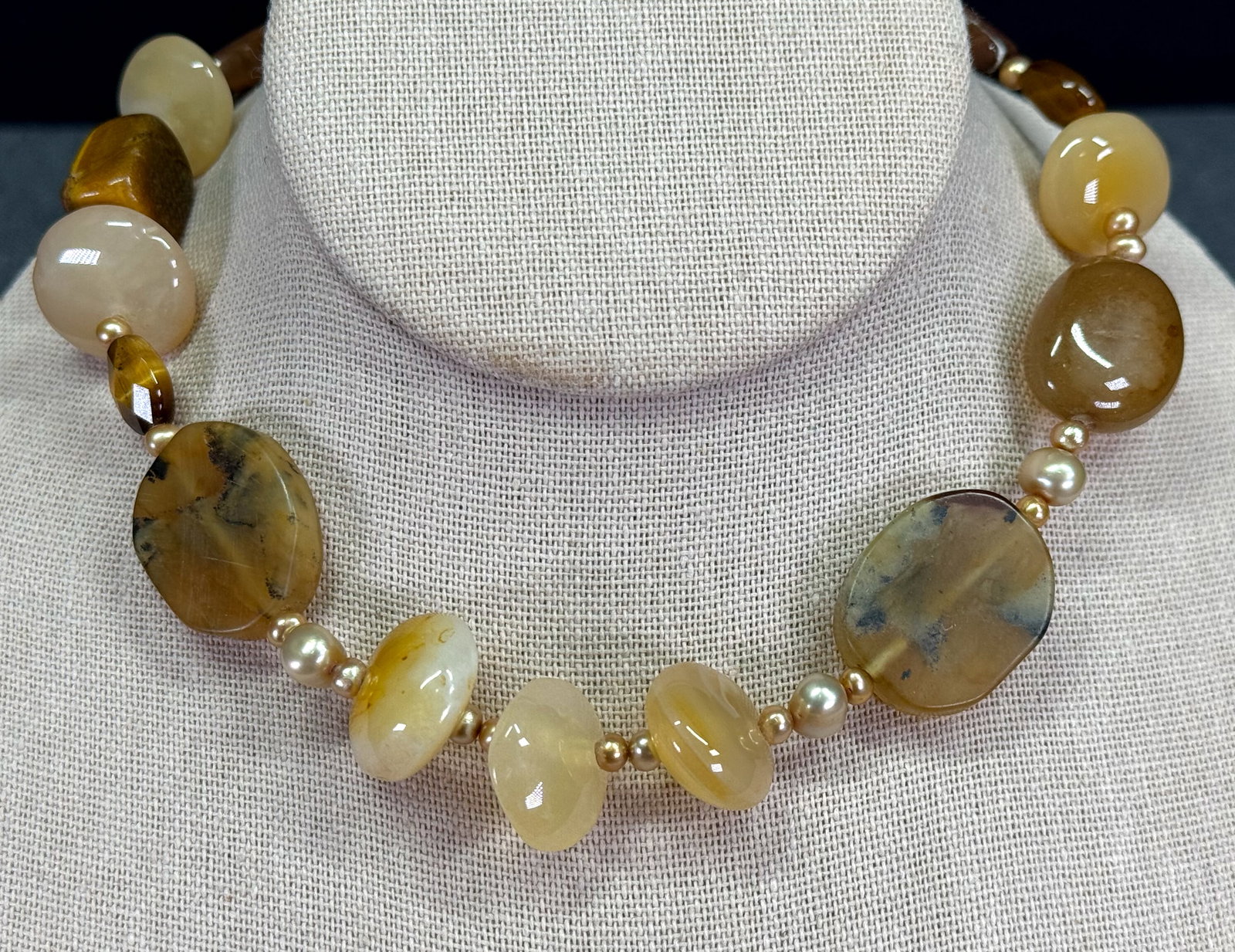 Agate, faceted tiger eye and baroque pearls beaded necklace: IN HOUSE FLAT SHIPPING & HANDLING COST WITHIN ALL THE U.S. : $7 To bypass LiveShipping, and use our In-House shipping service for $7 or shipping combined for multiple lots, please select “Arrange Yo