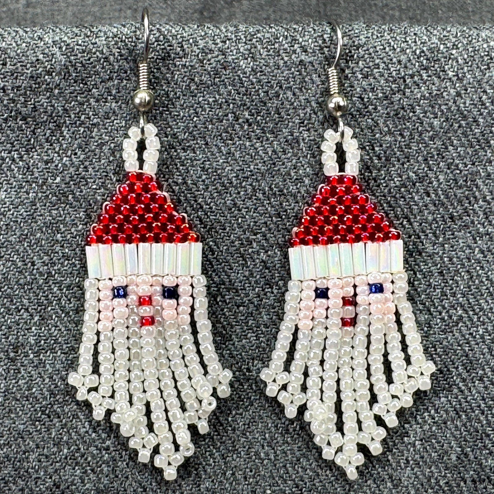 Hand made seed glass beaded Santa hook earrings. *e: Hand made seed glass beaded Santa hook earrings. Unmarked. For measures please refer to the pictures that were taken with a measuring tape. Weight: 5 Grams. IN HOUSE FLAT SHIPPING & HANDLING COST WITH