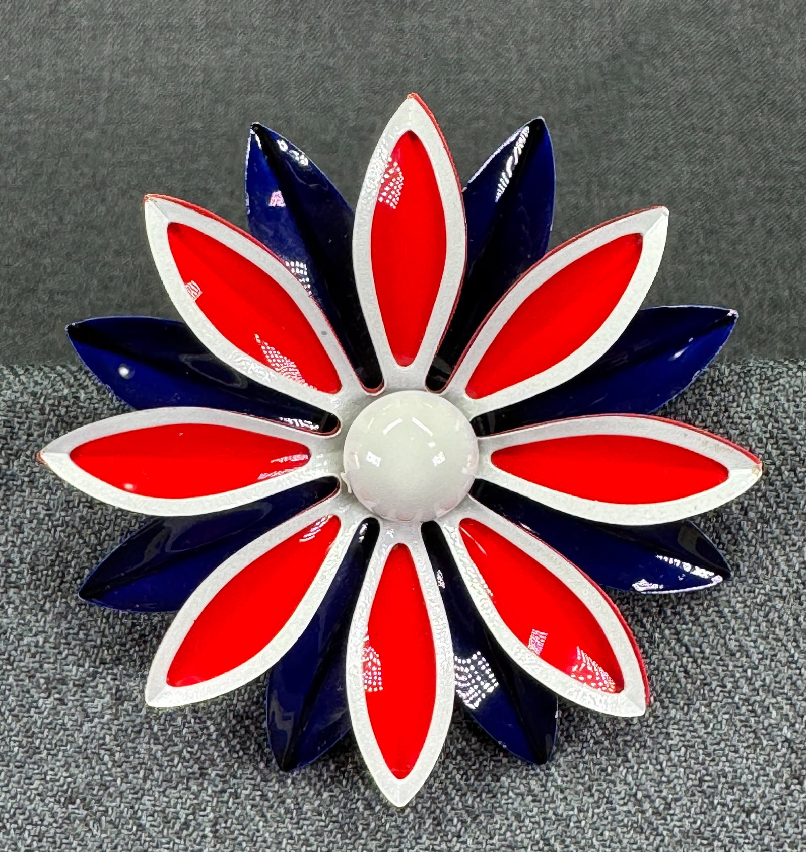 Vintage blue red & white patriotic enamel metal flower brooch pin: IN HOUSE FLAT SHIPPING & HANDLING COST WITHIN ALL THE U.S. : $7 To bypass LiveShipping, and use our In-House shipping service for $7 or shipping combined for multiple lots, please select “Arrange Yo