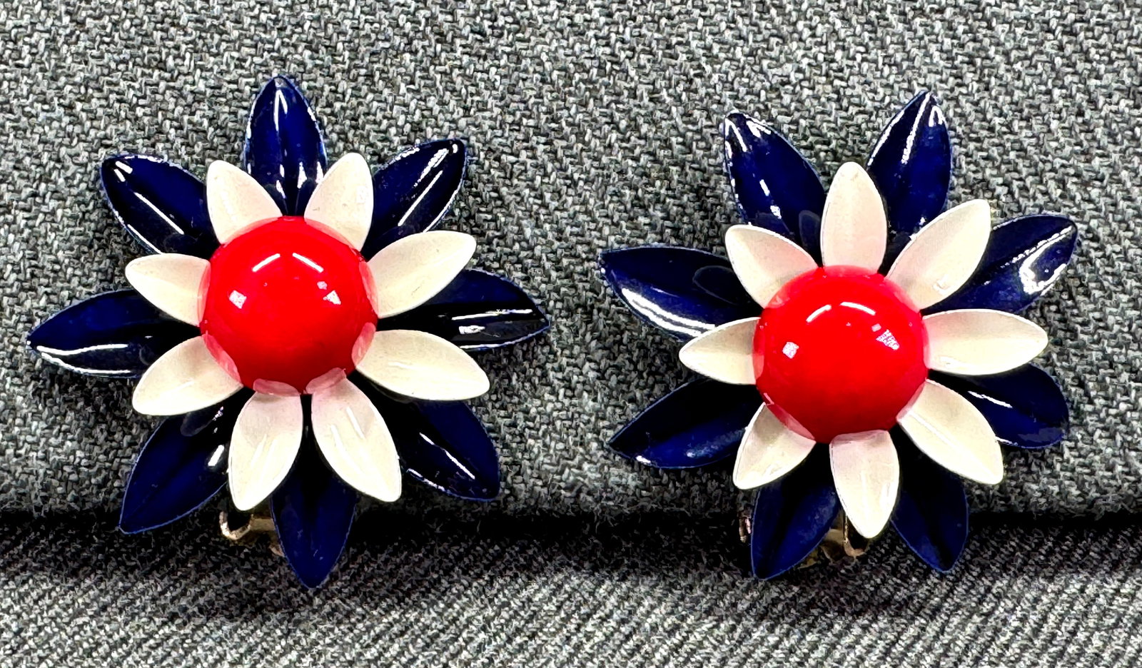 Vintage blue red & white patriotic enamel metal flower clip on earrings (1 of 6)