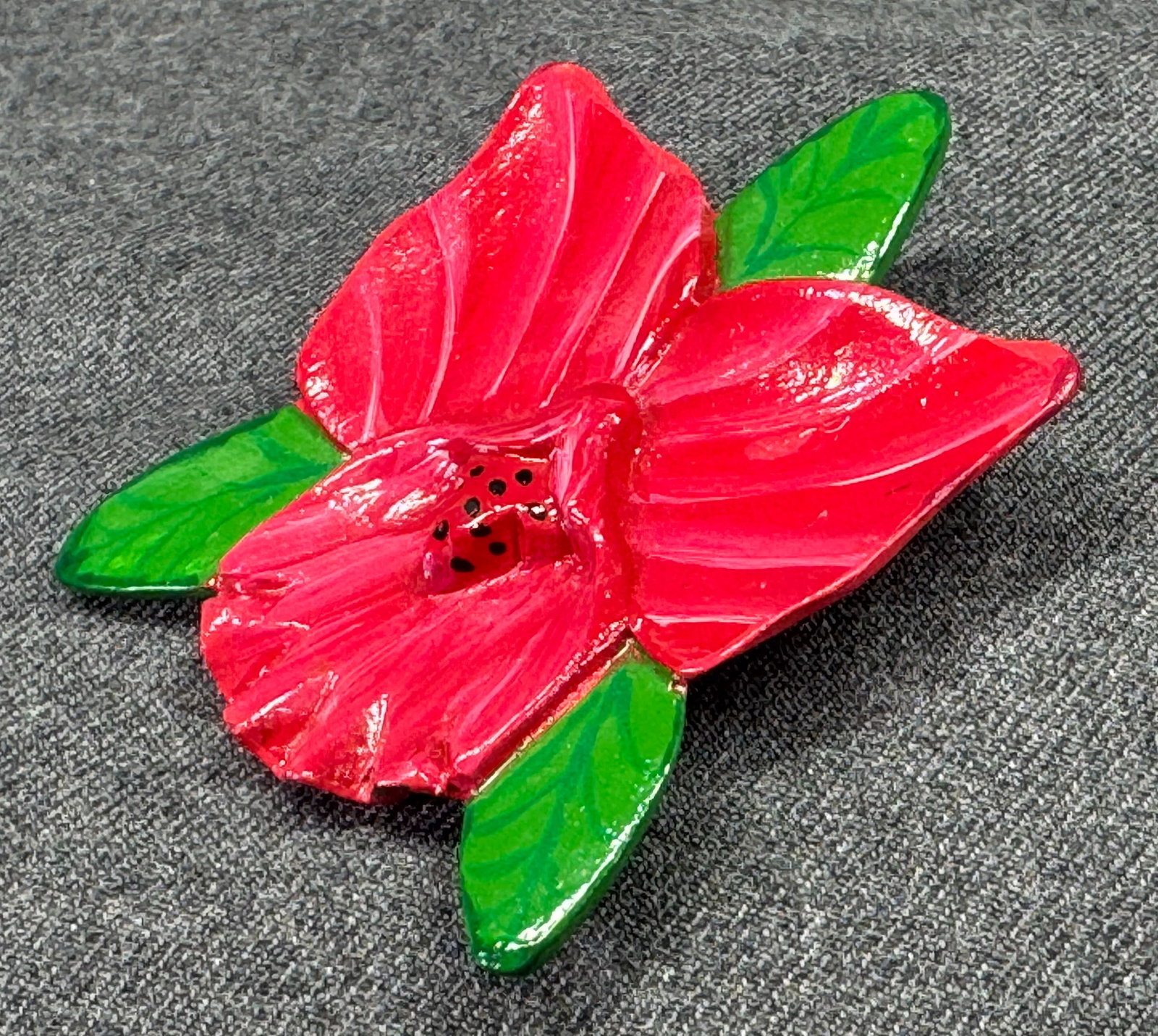 Vintage painted wooden flower brooch pin: IN HOUSE FLAT SHIPPING & HANDLING COST WITHIN ALL THE U.S. : $7 To bypass LiveShipping, and use our In-House shipping service for $7 or shipping combined for multiple lots, please select “Arrange Yo