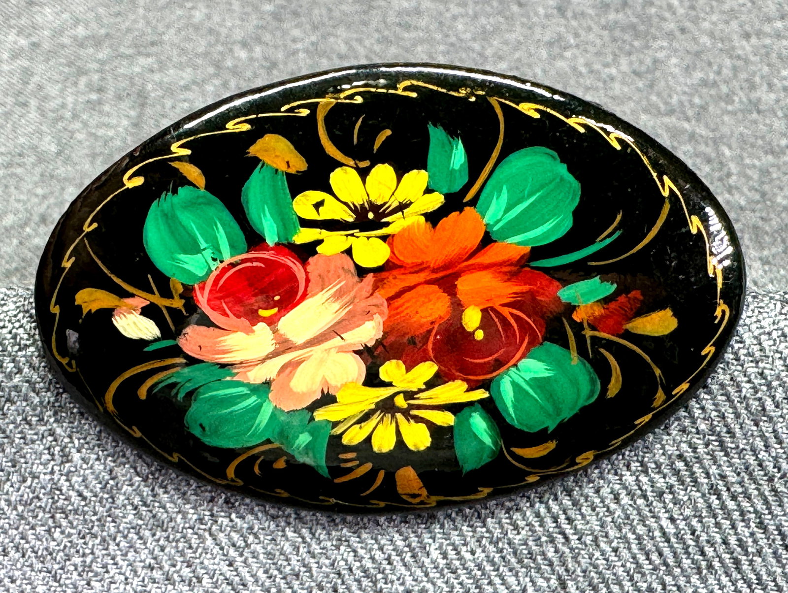 Vintage hand painted floral lacquered wood pin brooch. Signed. *e (1 of 4)