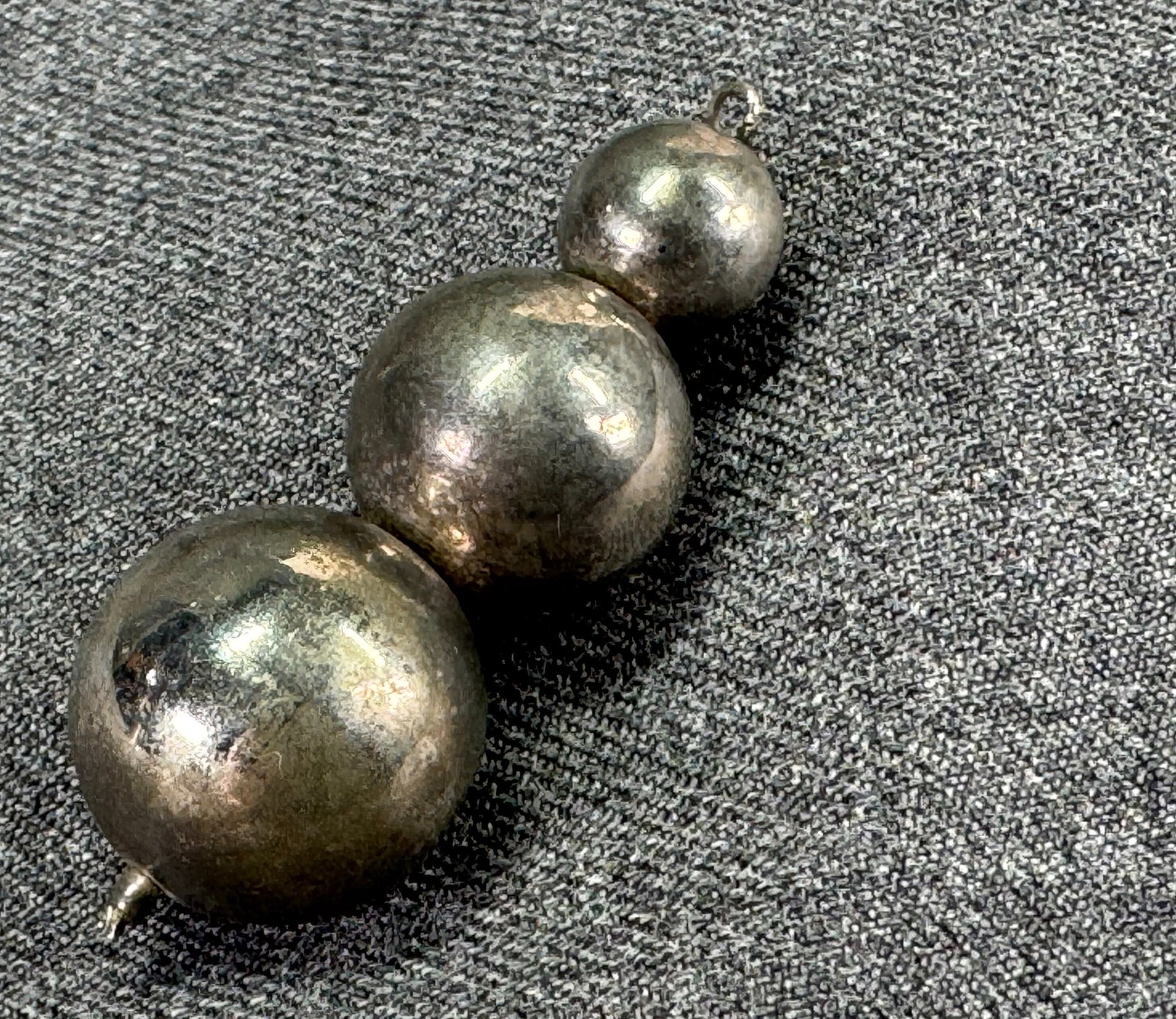Vintage modernist graduated ball beads sterling silver pendant: IN HOUSE FLAT SHIPPING & HANDLING COST WITHIN ALL THE U.S. : $7 To bypass LiveShipping, and use our In-House shipping service for $7 or shipping combined for multiple lots, please select “Arrange Yo